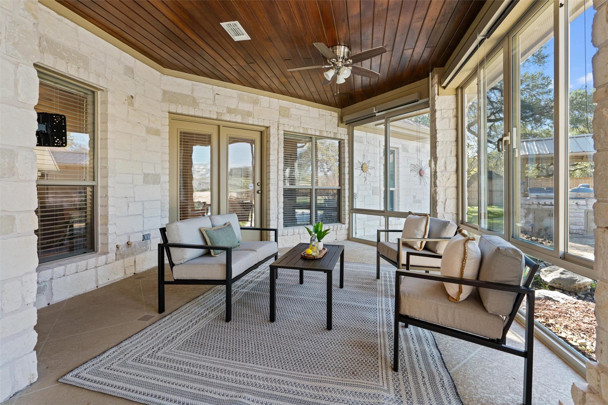 Image 14 of 40 For 130 Richards Dr