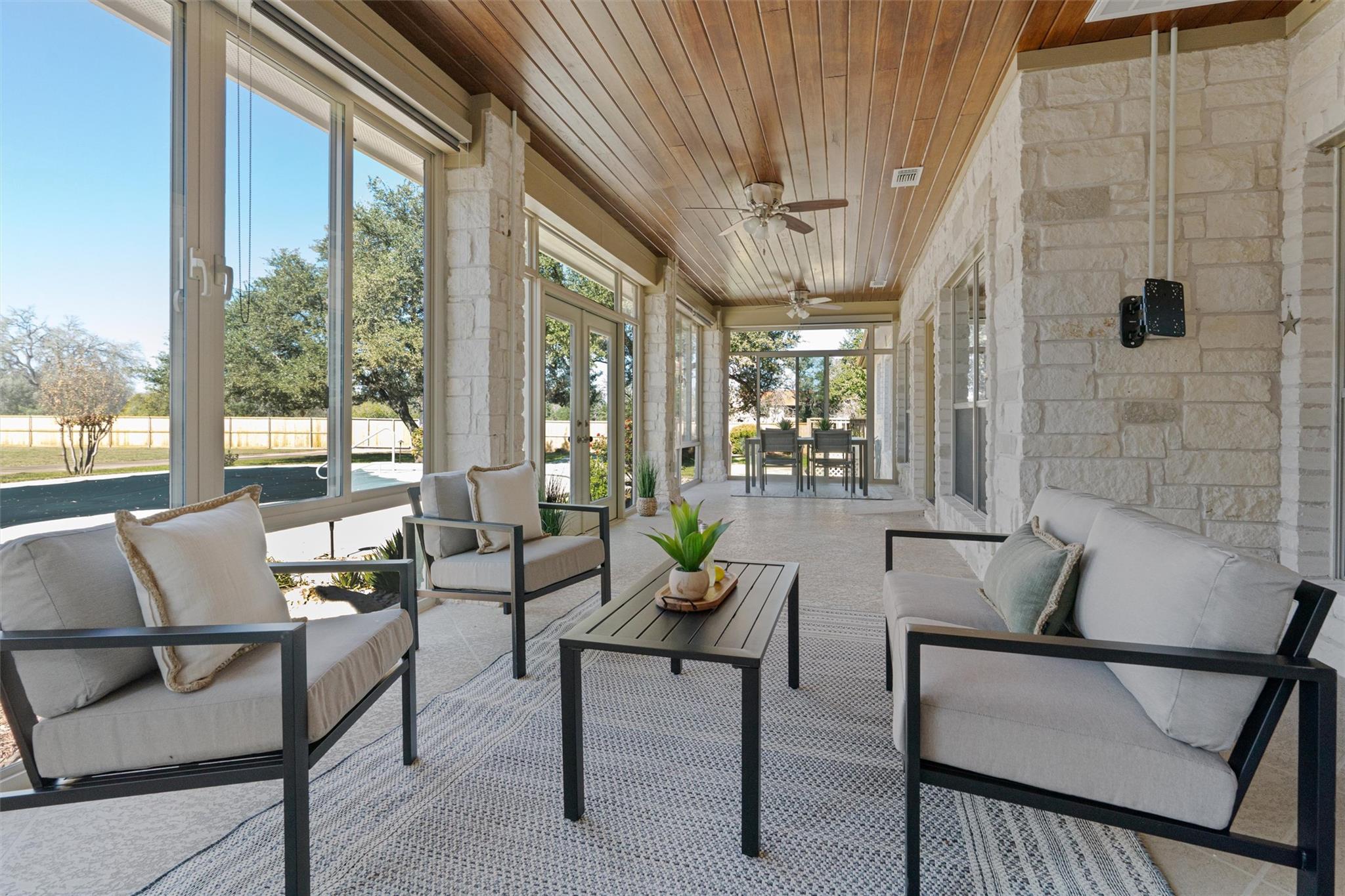 Image 15 of 40 For 130 Richards Dr