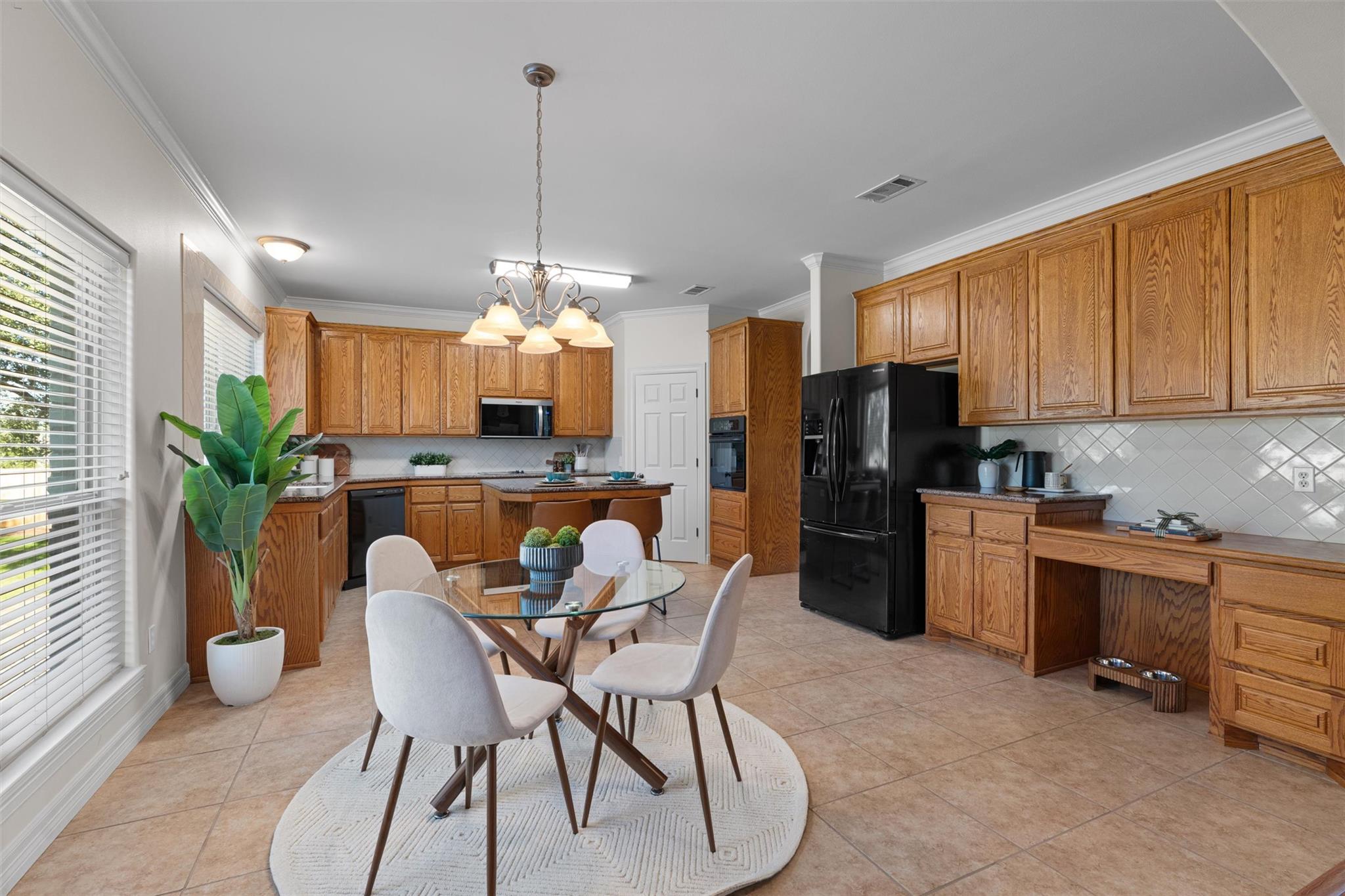 Image 17 of 40 For 130 Richards Dr