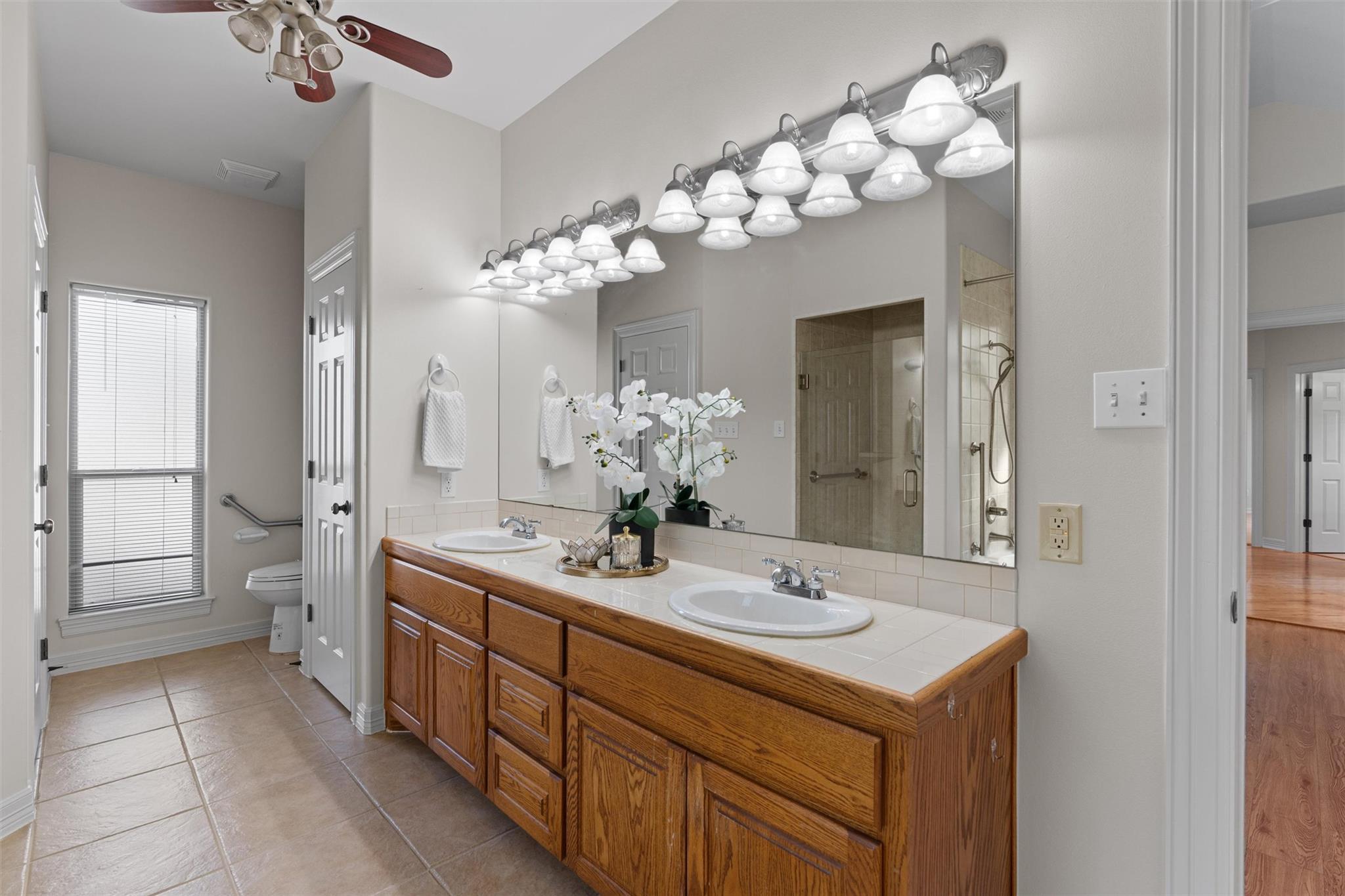 Image 24 of 40 For 130 Richards Dr