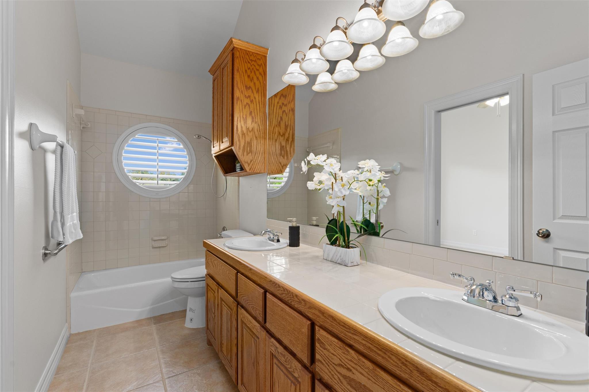 Image 27 of 40 For 130 Richards Dr