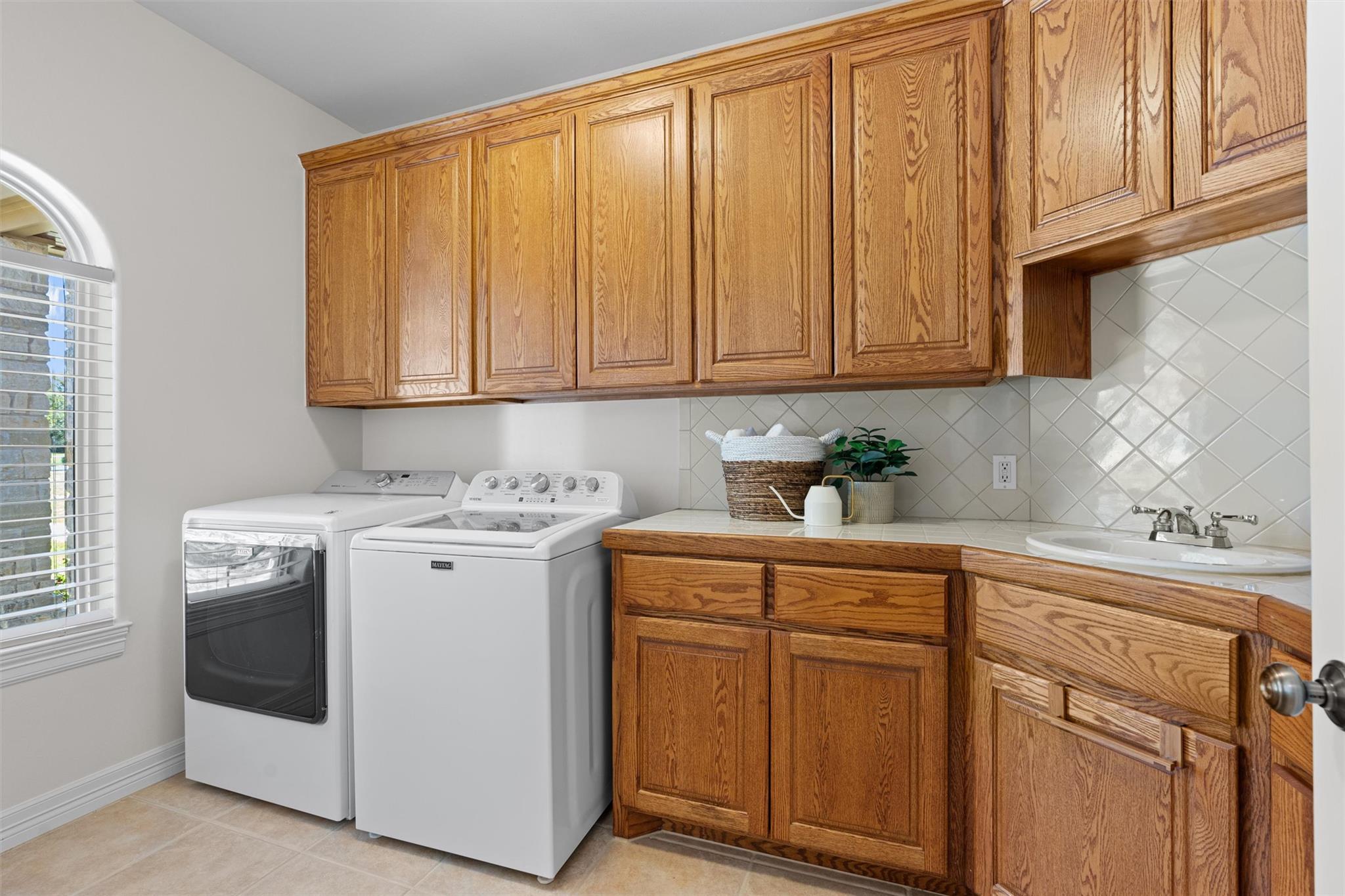 Image 30 of 40 For 130 Richards Dr