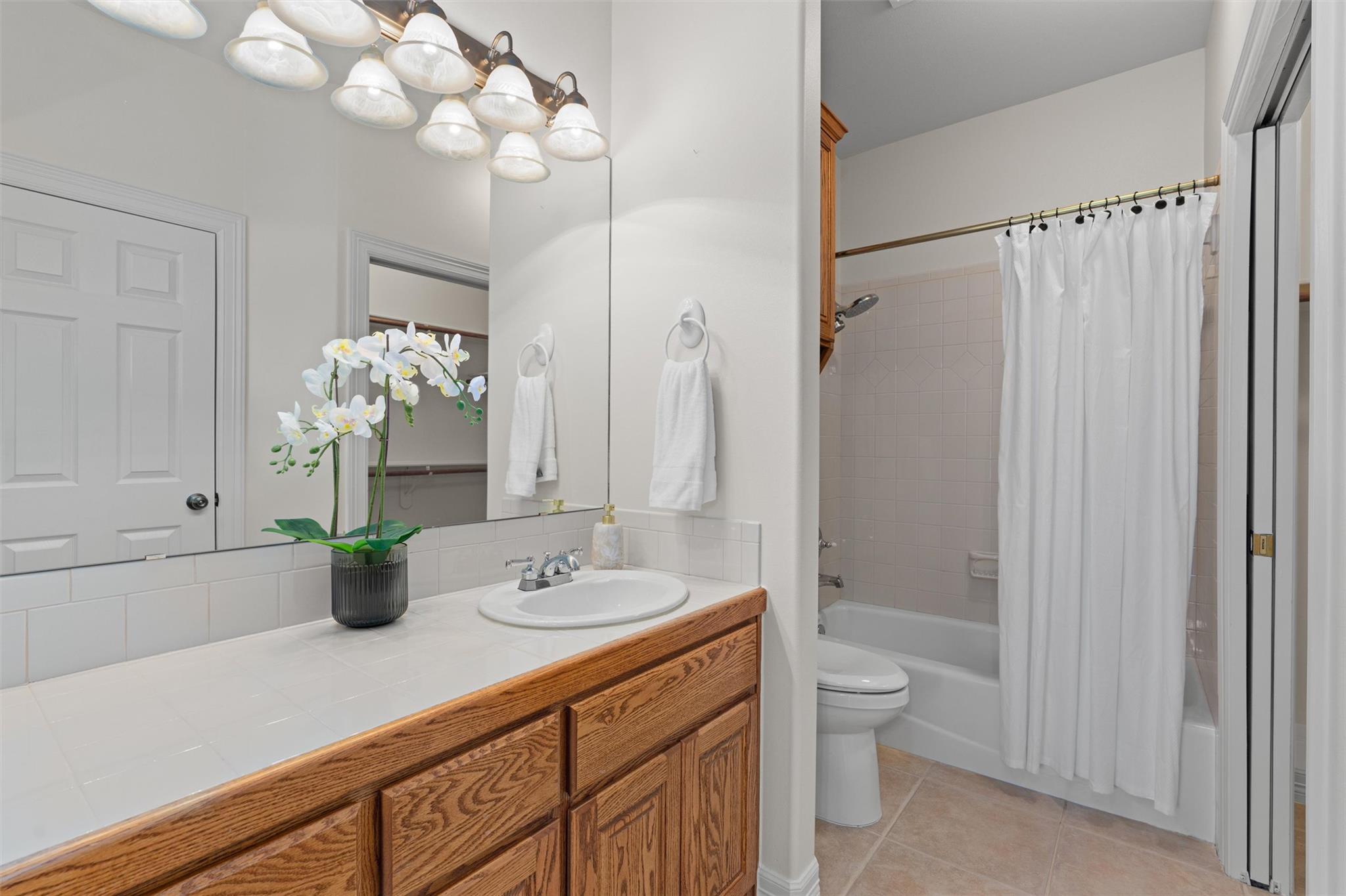 Image 32 of 40 For 130 Richards Dr