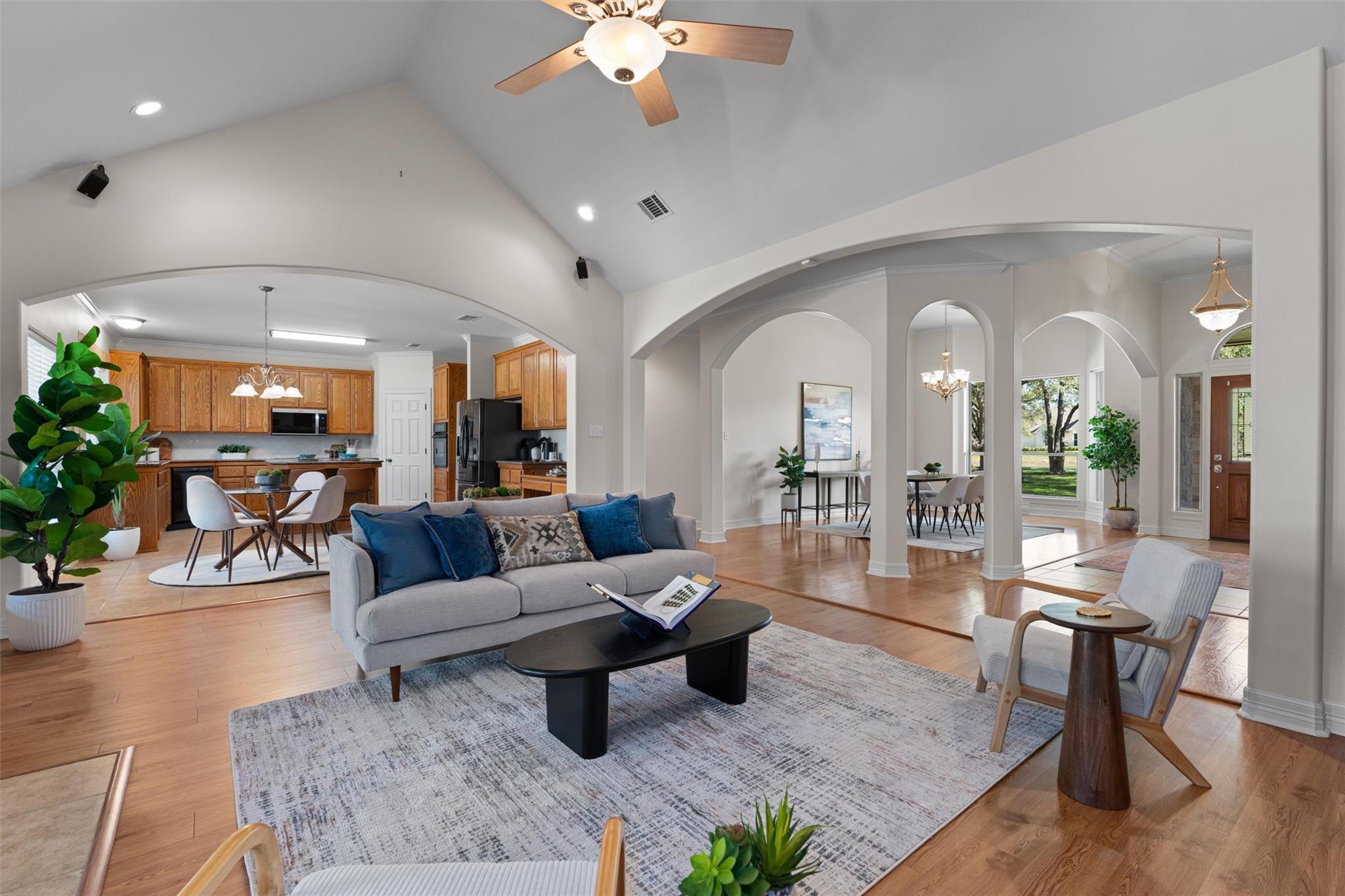 Image 8 of 40 For 130 Richards Dr