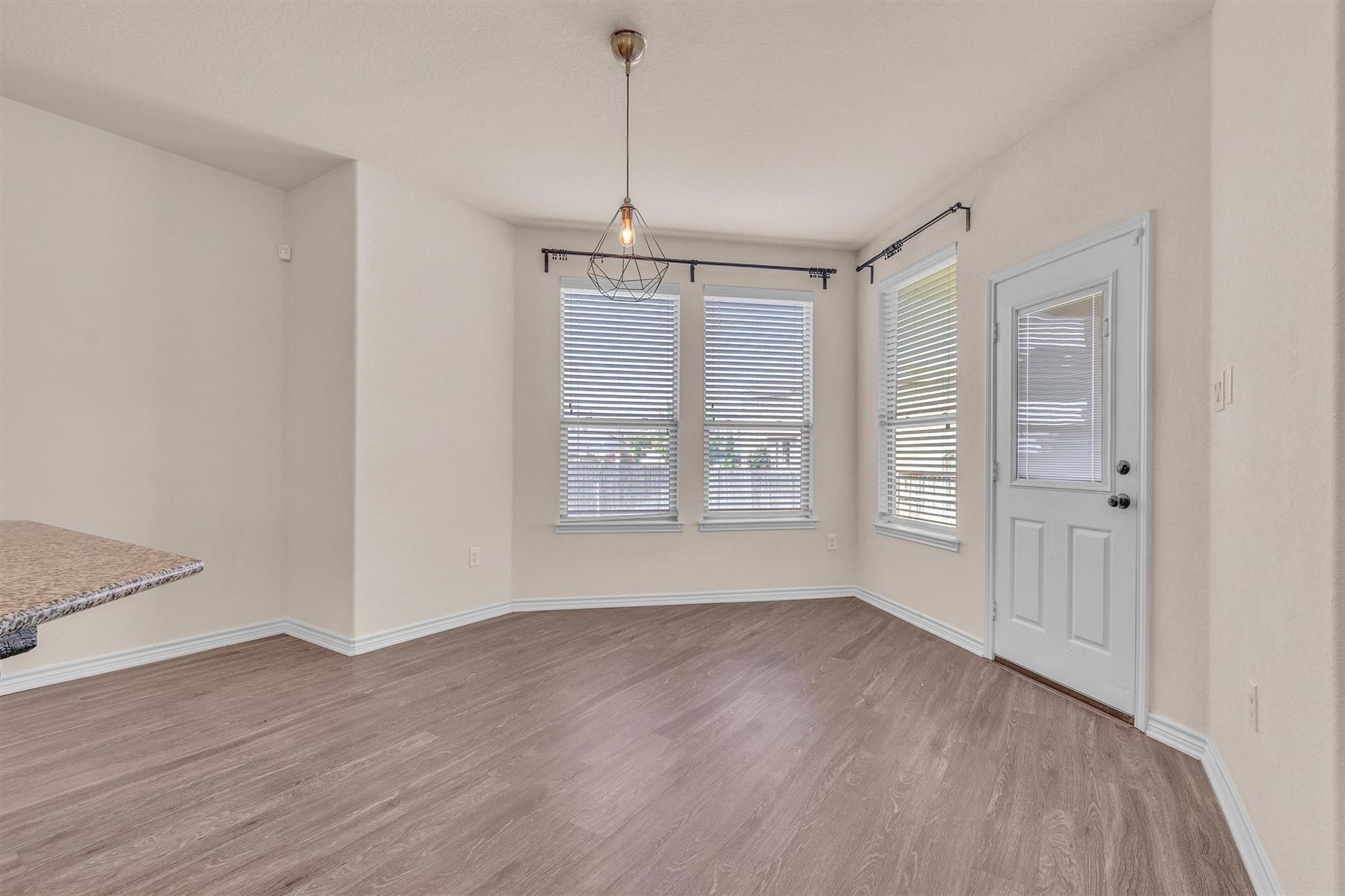 Image 10 of 35 For 3894 Bentwood Way