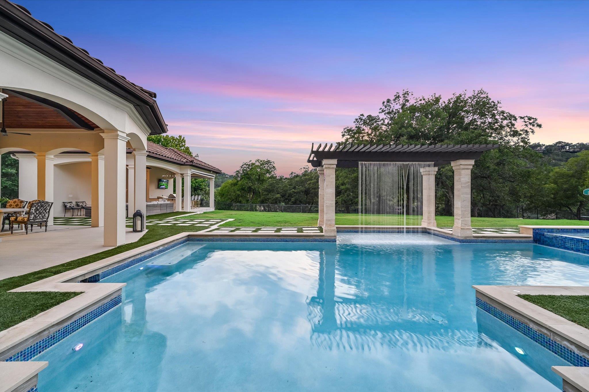 Image 5 of 40 For 14132 Flat Top Ranch Rd