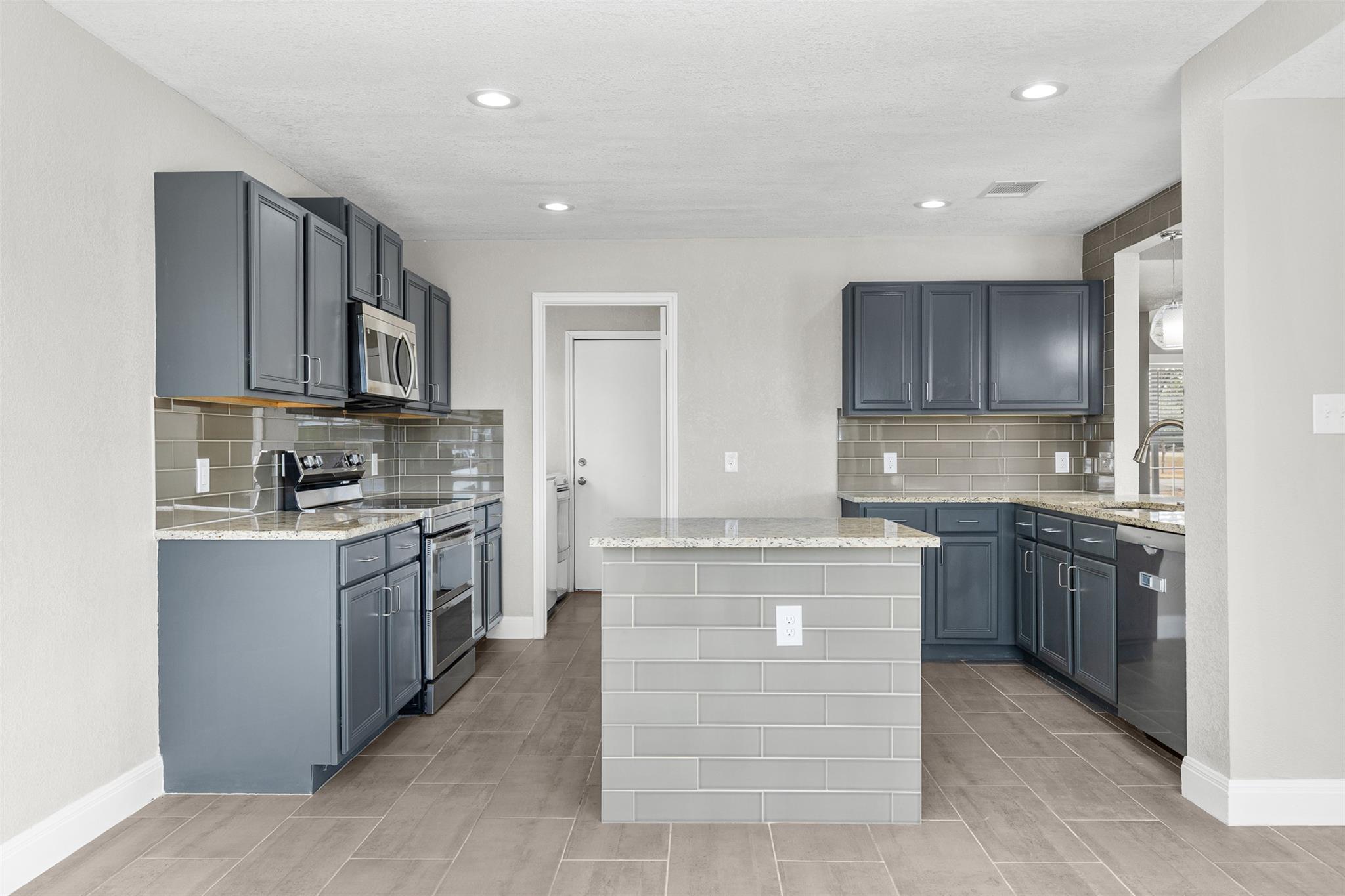 Image 23 of 40 For 3000 Ridgemont Ln