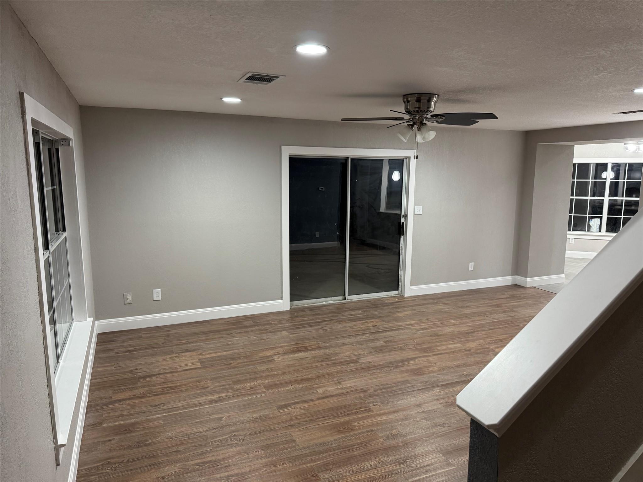 Image 4 of 40 For 3000 Ridgemont Ln