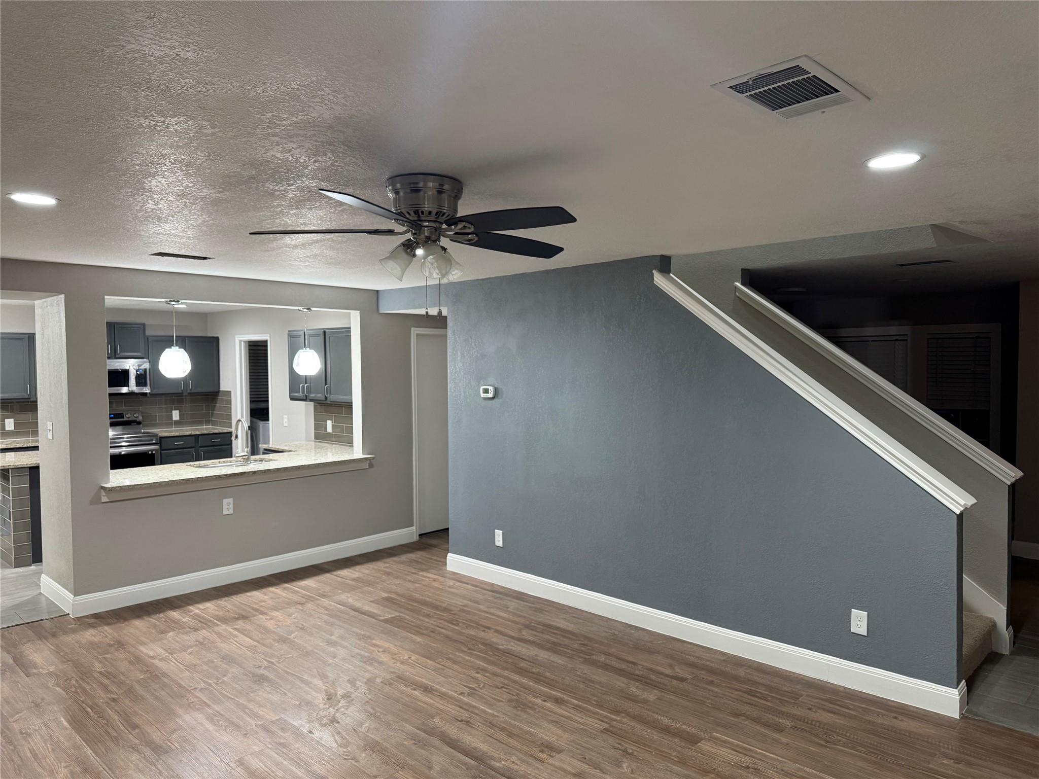 Image 5 of 40 For 3000 Ridgemont Ln