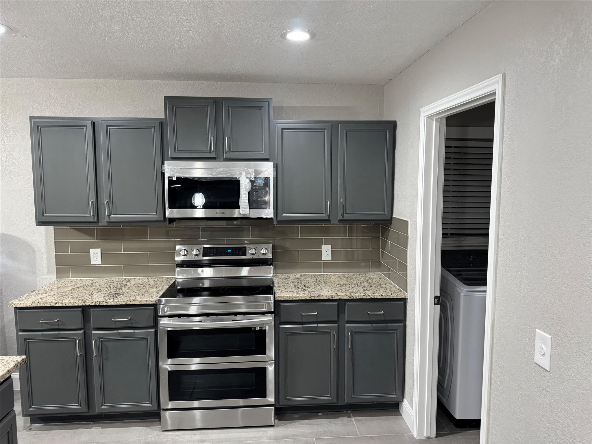 Image 6 of 40 For 3000 Ridgemont Ln