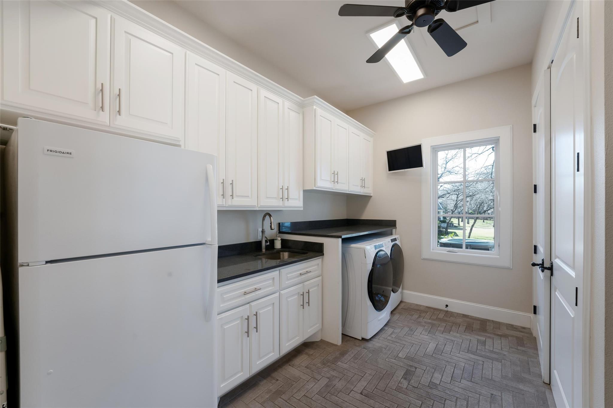 Image 23 of 38 For 232 Laguna Rio