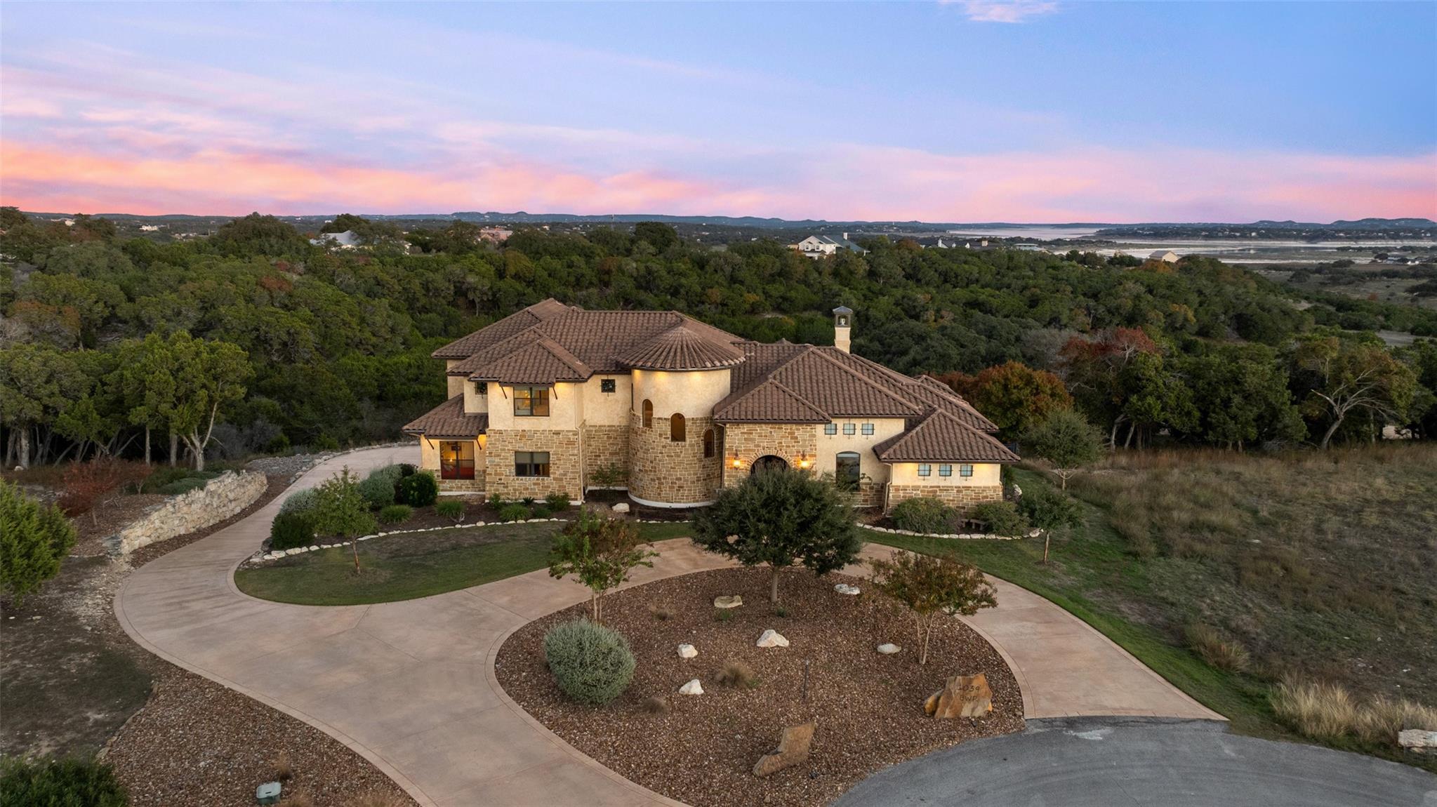 Image 2 of 40 For 1039 Bluewater Pl