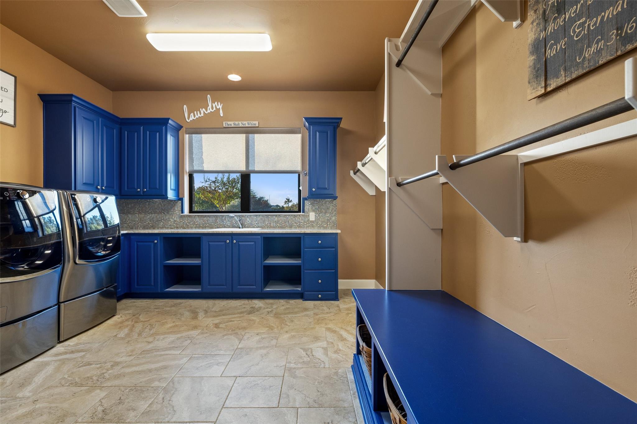 Image 36 of 40 For 1039 Bluewater Pl