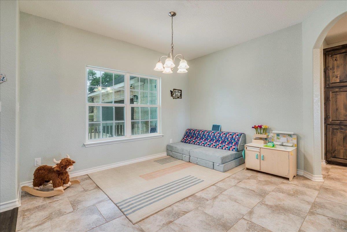 Image 14 of 40 For 1033 Castleway Rd