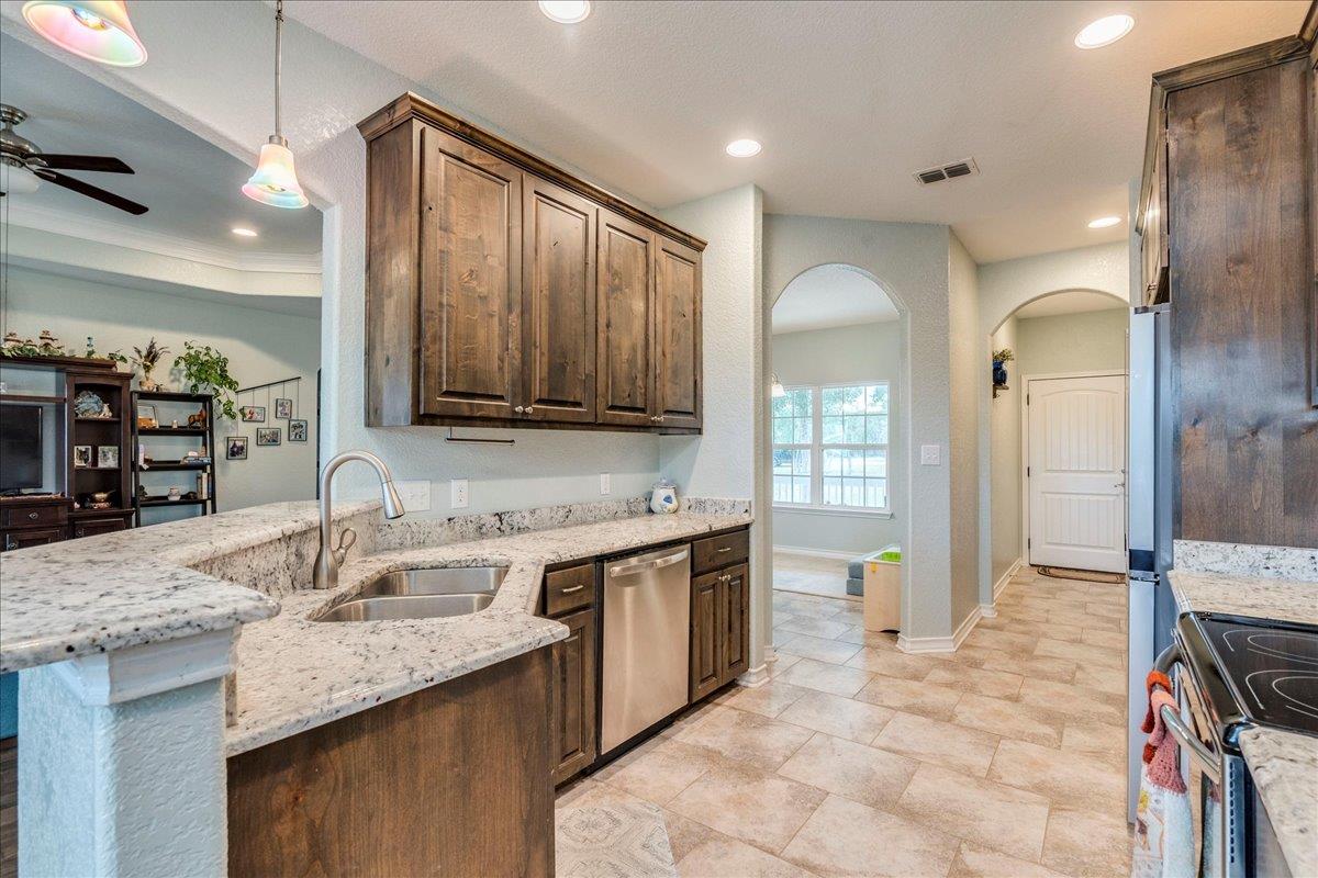 Image 15 of 40 For 1033 Castleway Rd