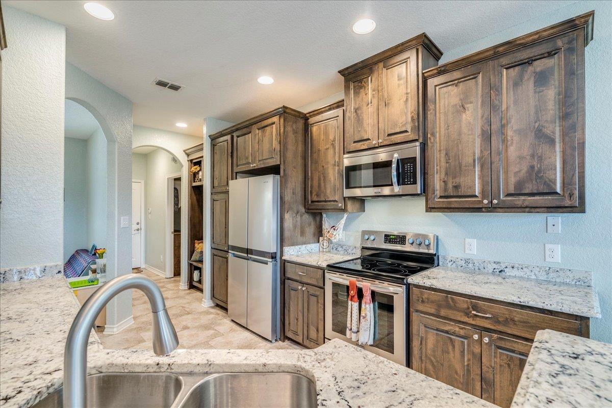 Image 16 of 40 For 1033 Castleway Rd