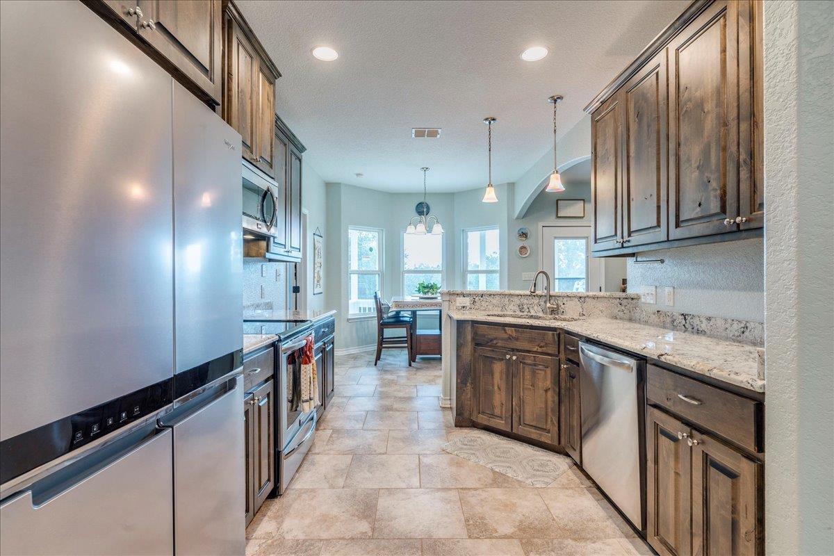 Image 18 of 40 For 1033 Castleway Rd