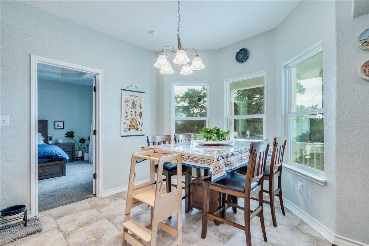 Image 19 of 40 For 1033 Castleway Rd