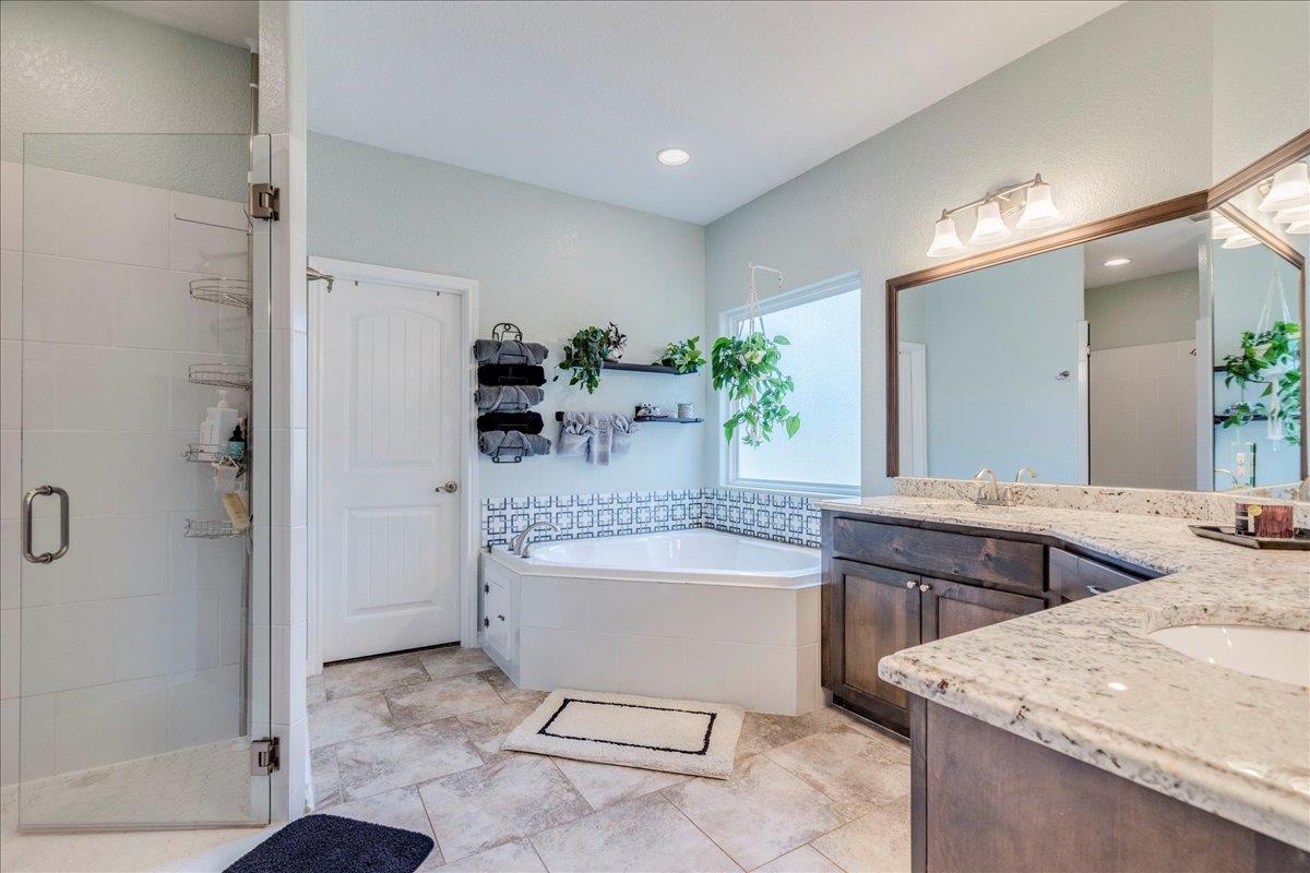 Image 22 of 40 For 1033 Castleway Rd