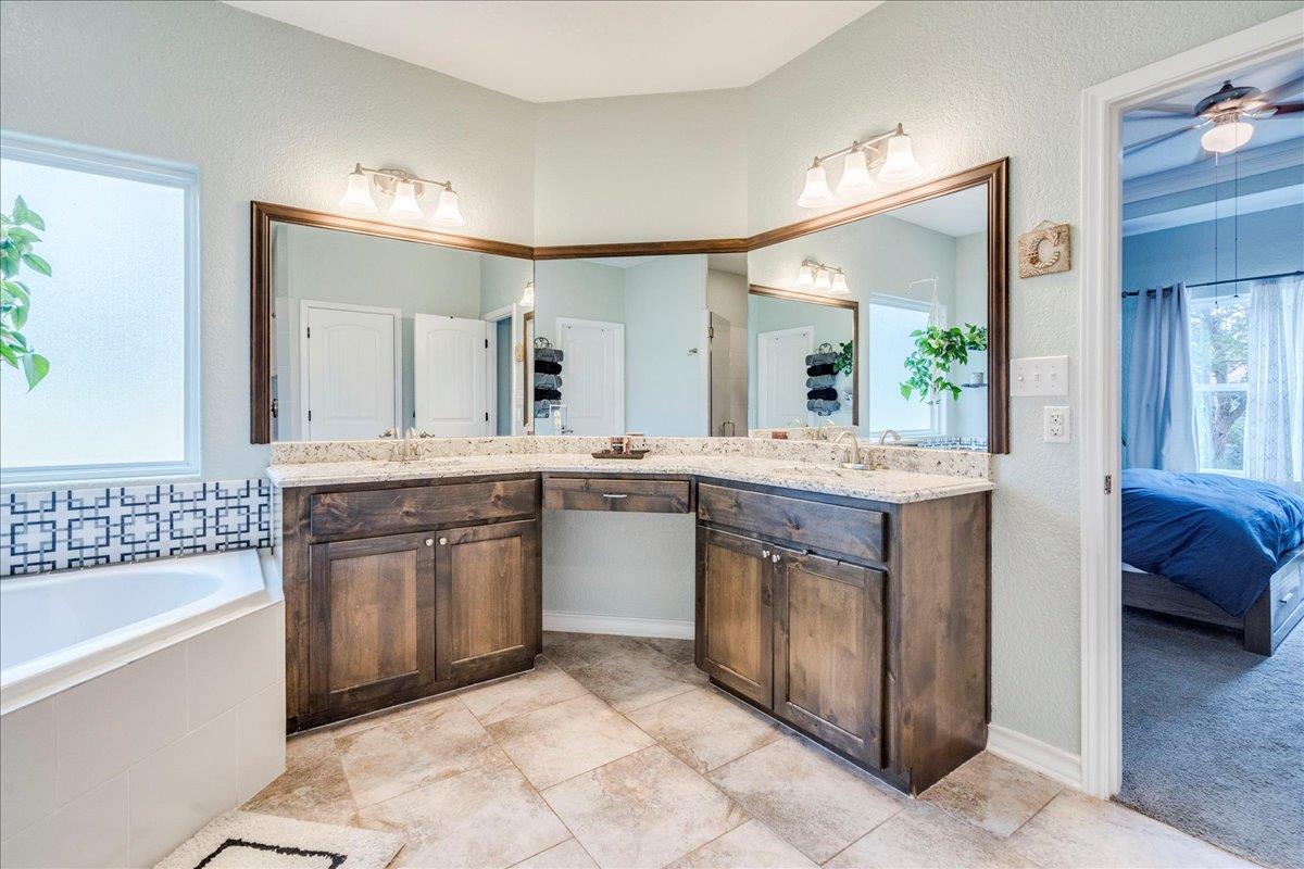 Image 23 of 40 For 1033 Castleway Rd