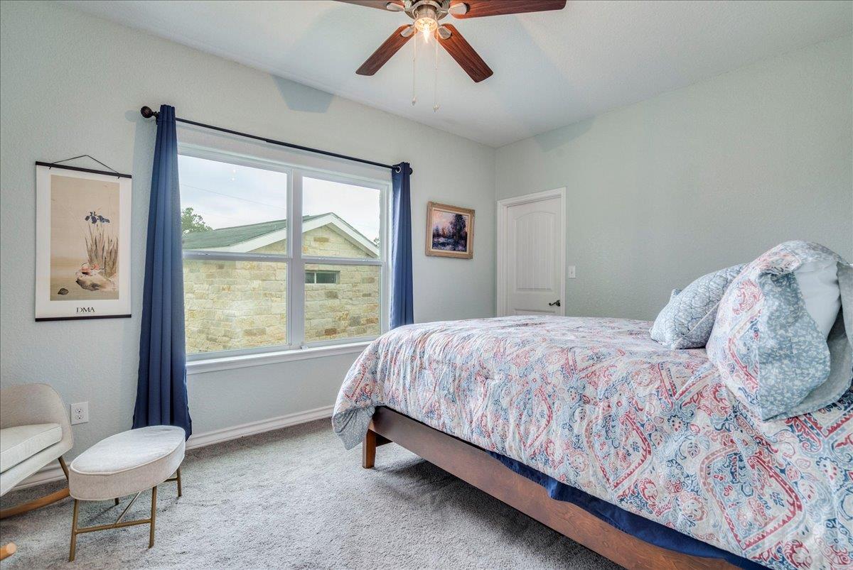 Image 24 of 40 For 1033 Castleway Rd