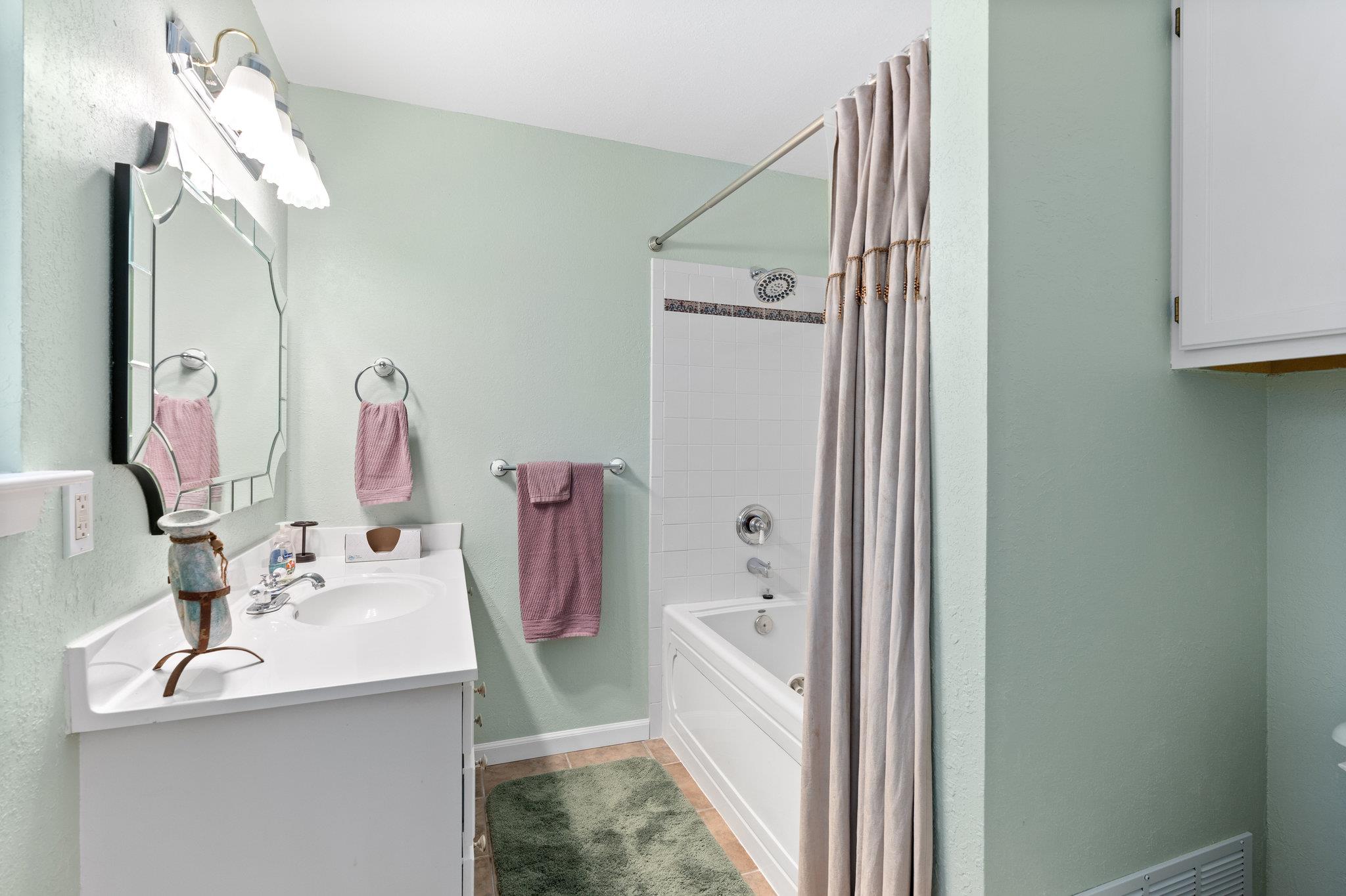 Image 15 of 27 For 652 Tamarack Dr Dr