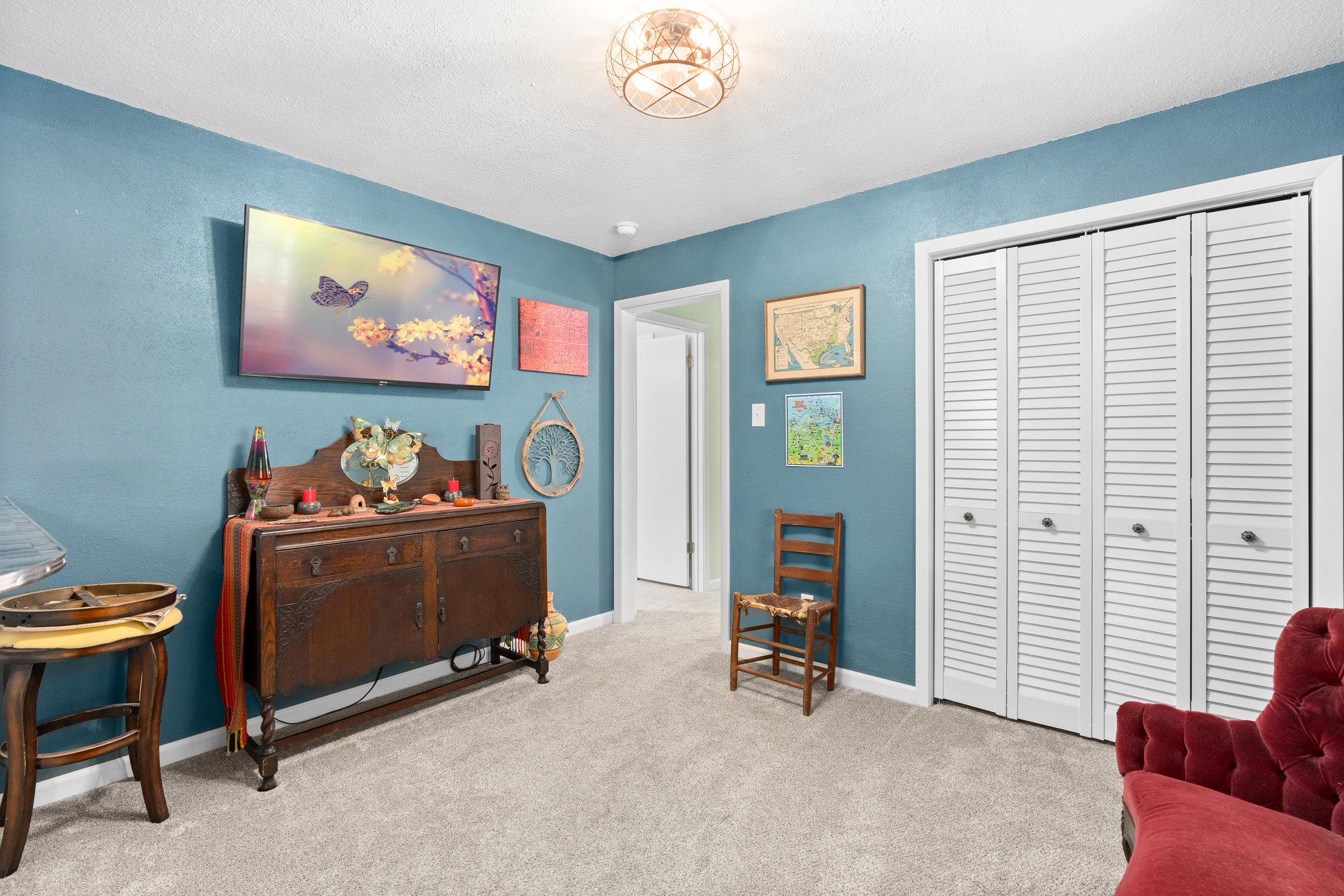 Image 17 of 27 For 652 Tamarack Dr Dr