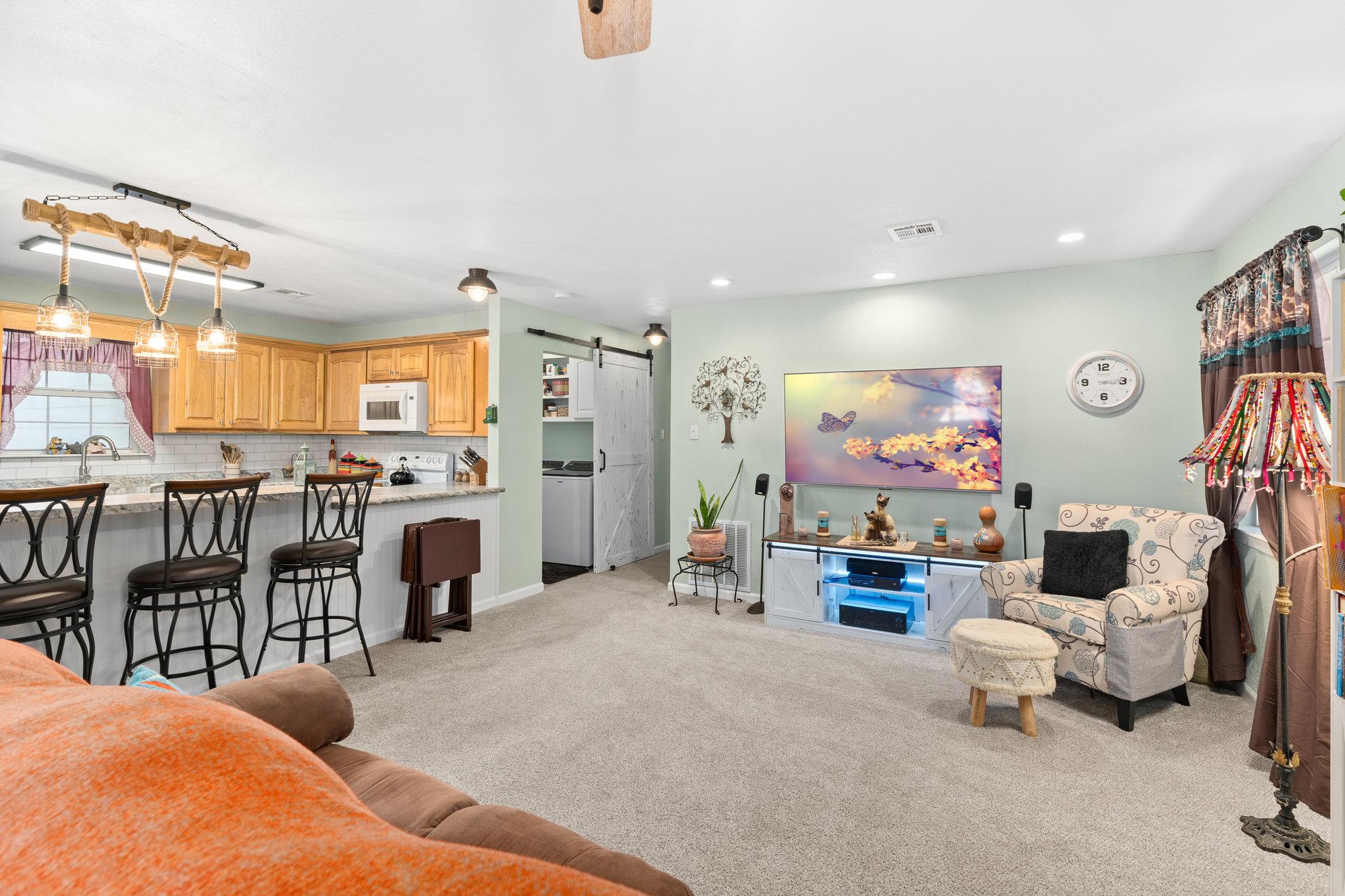 Image 4 of 27 For 652 Tamarack Dr Dr