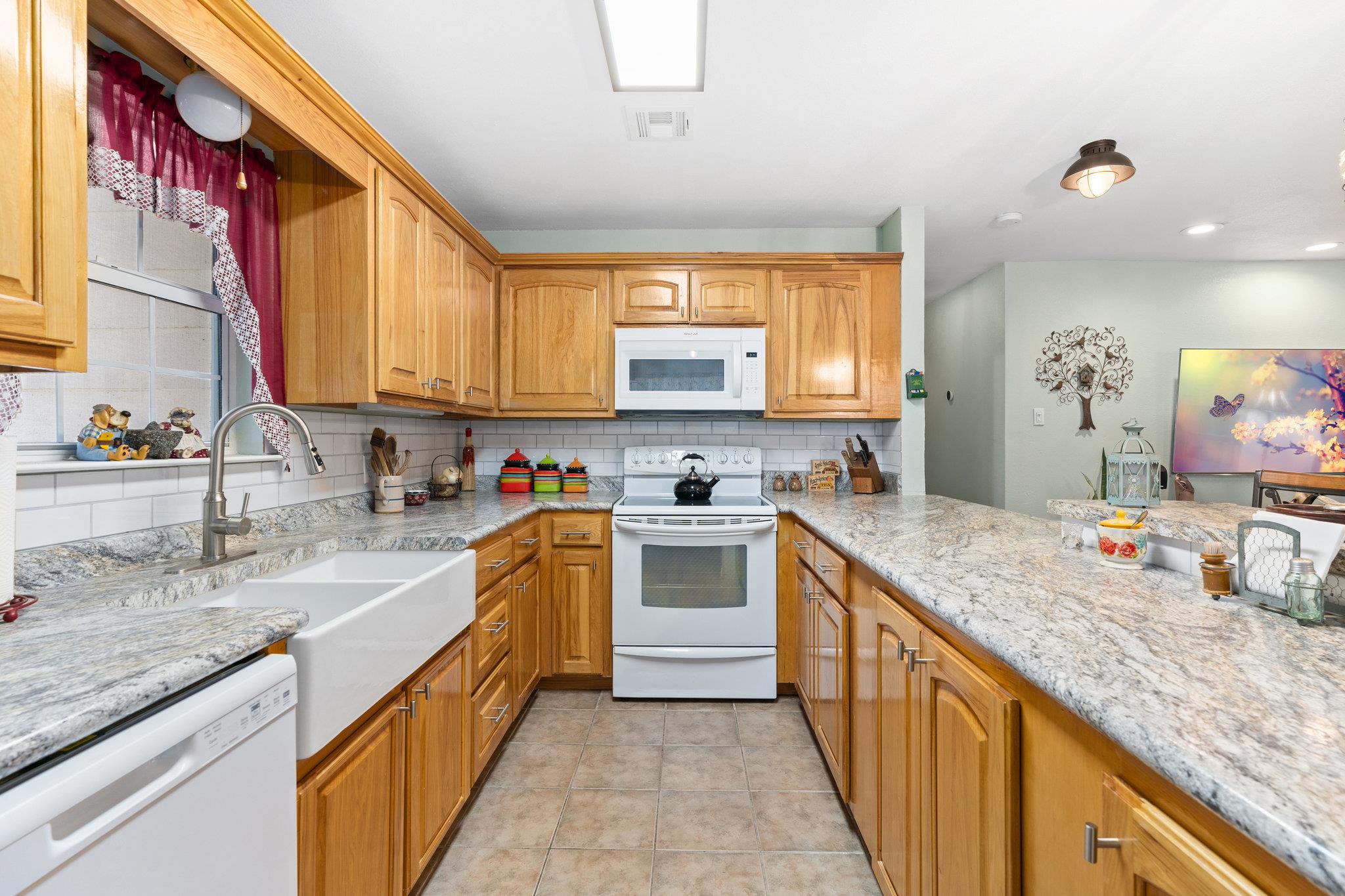 Image 6 of 27 For 652 Tamarack Dr Dr