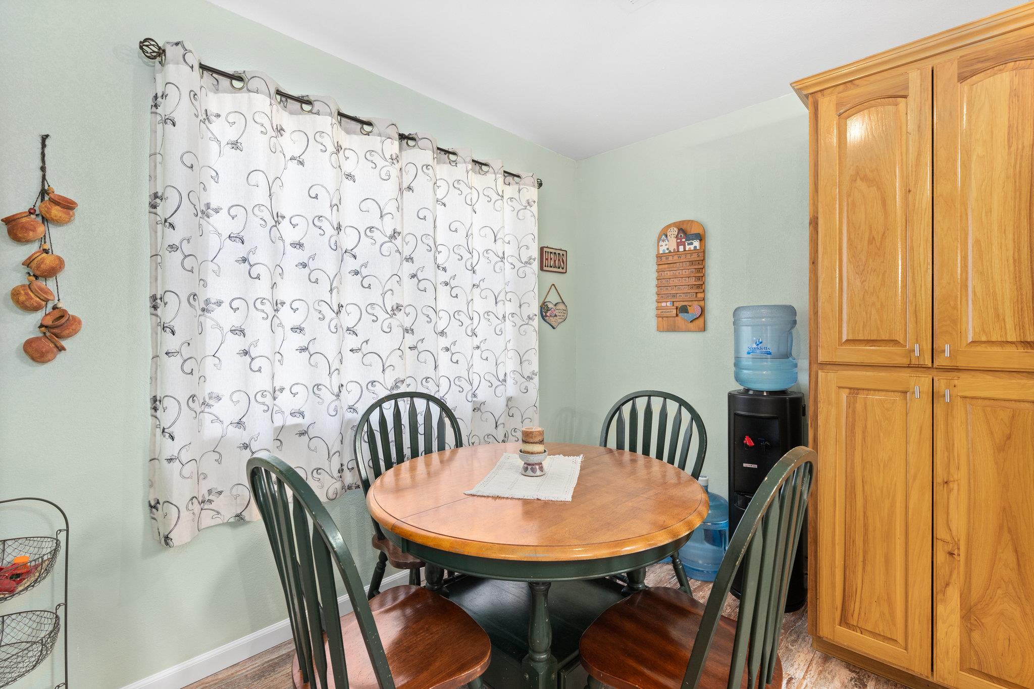 Image 7 of 27 For 652 Tamarack Dr Dr