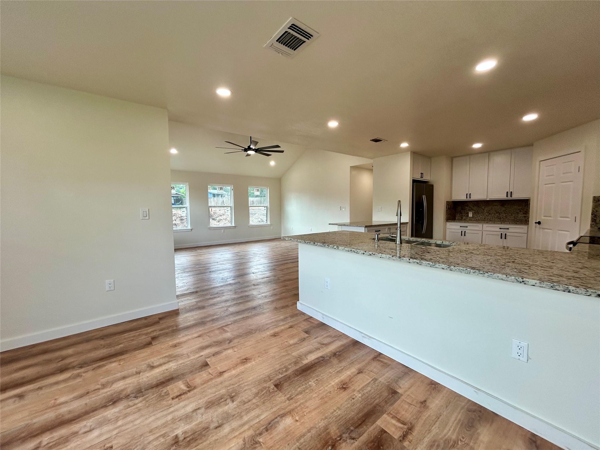 Image 10 of 39 For 1127 Greenhill Dr