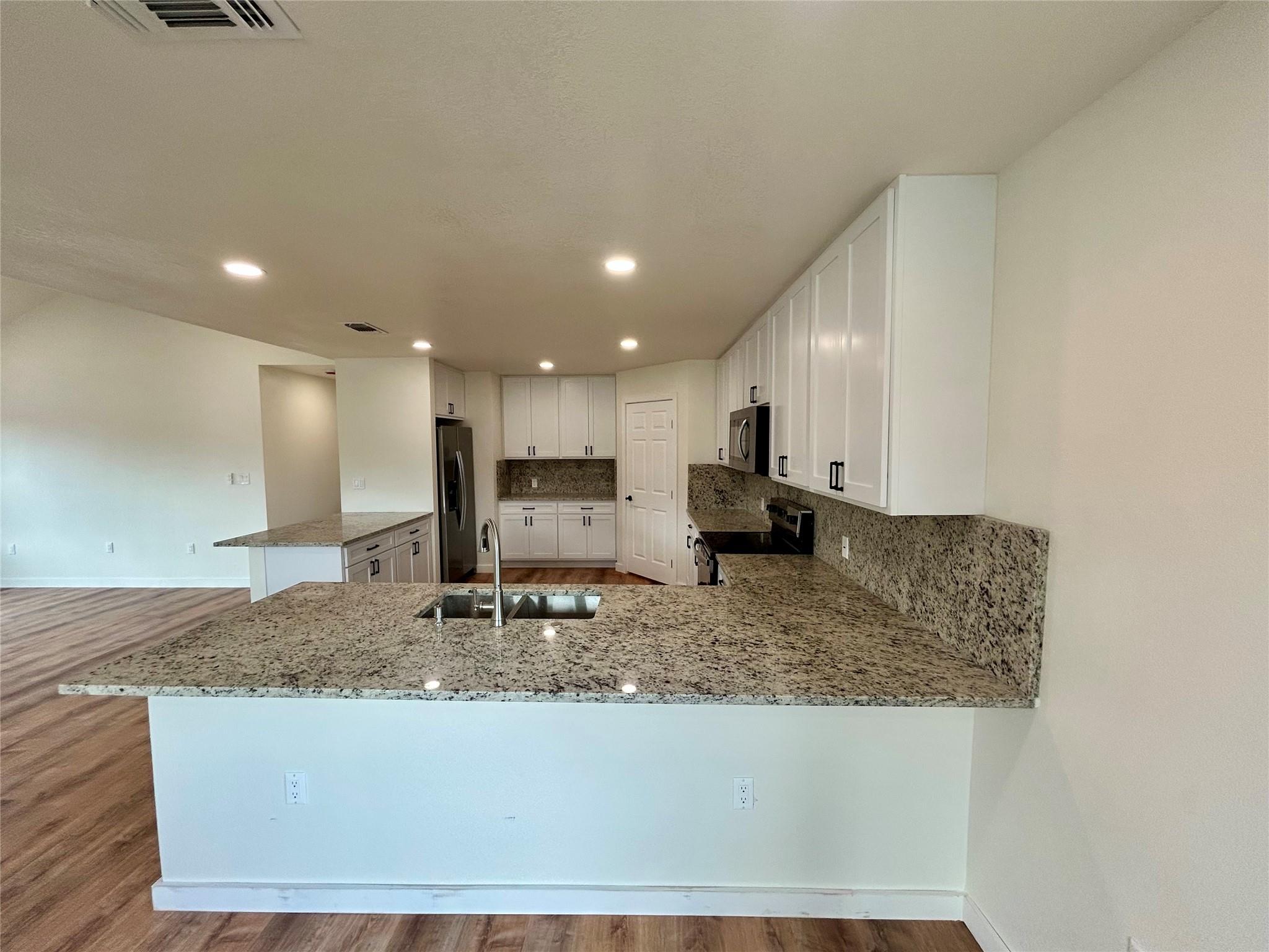 Image 11 of 39 For 1127 Greenhill Dr