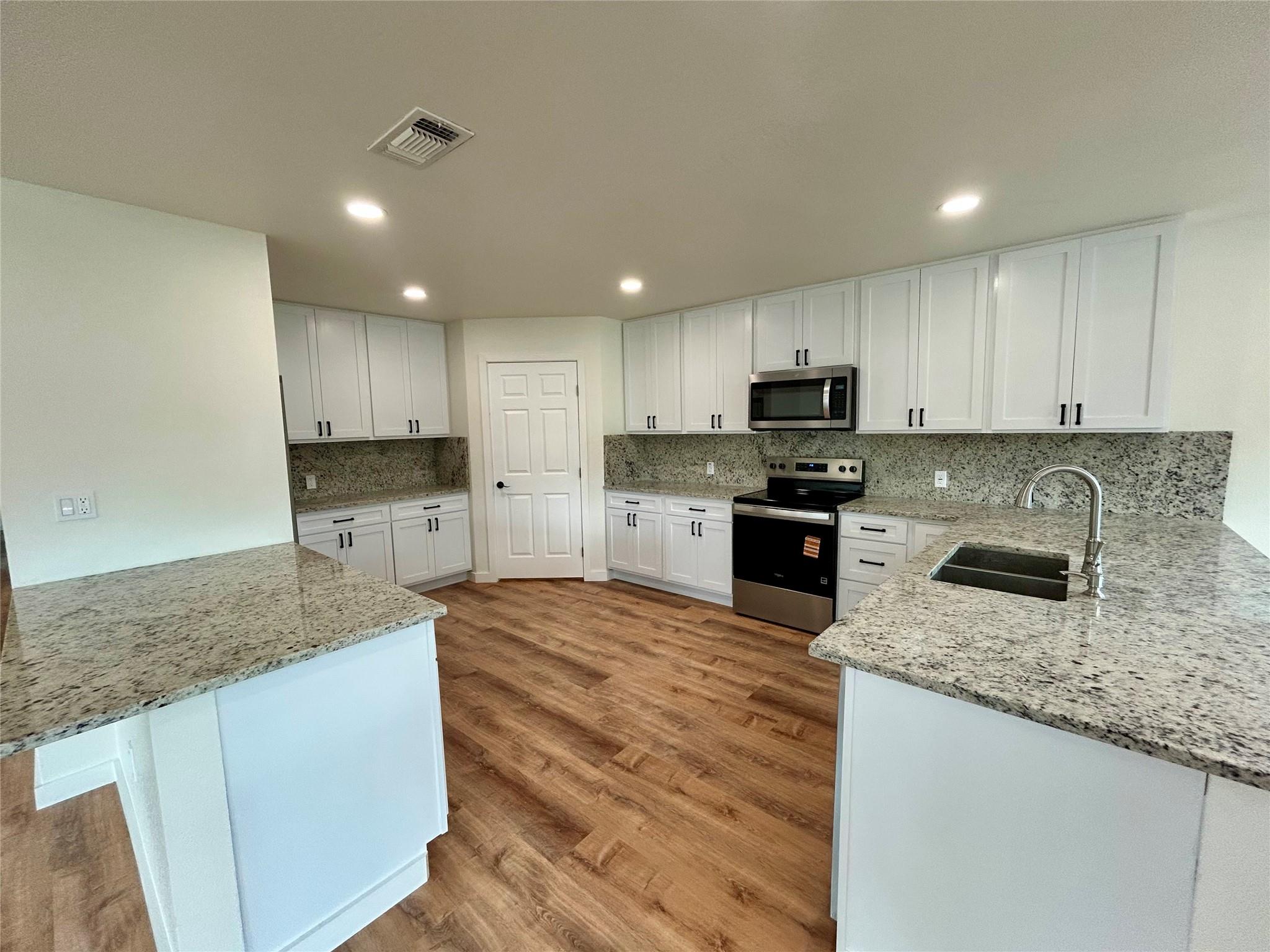 Image 12 of 39 For 1127 Greenhill Dr