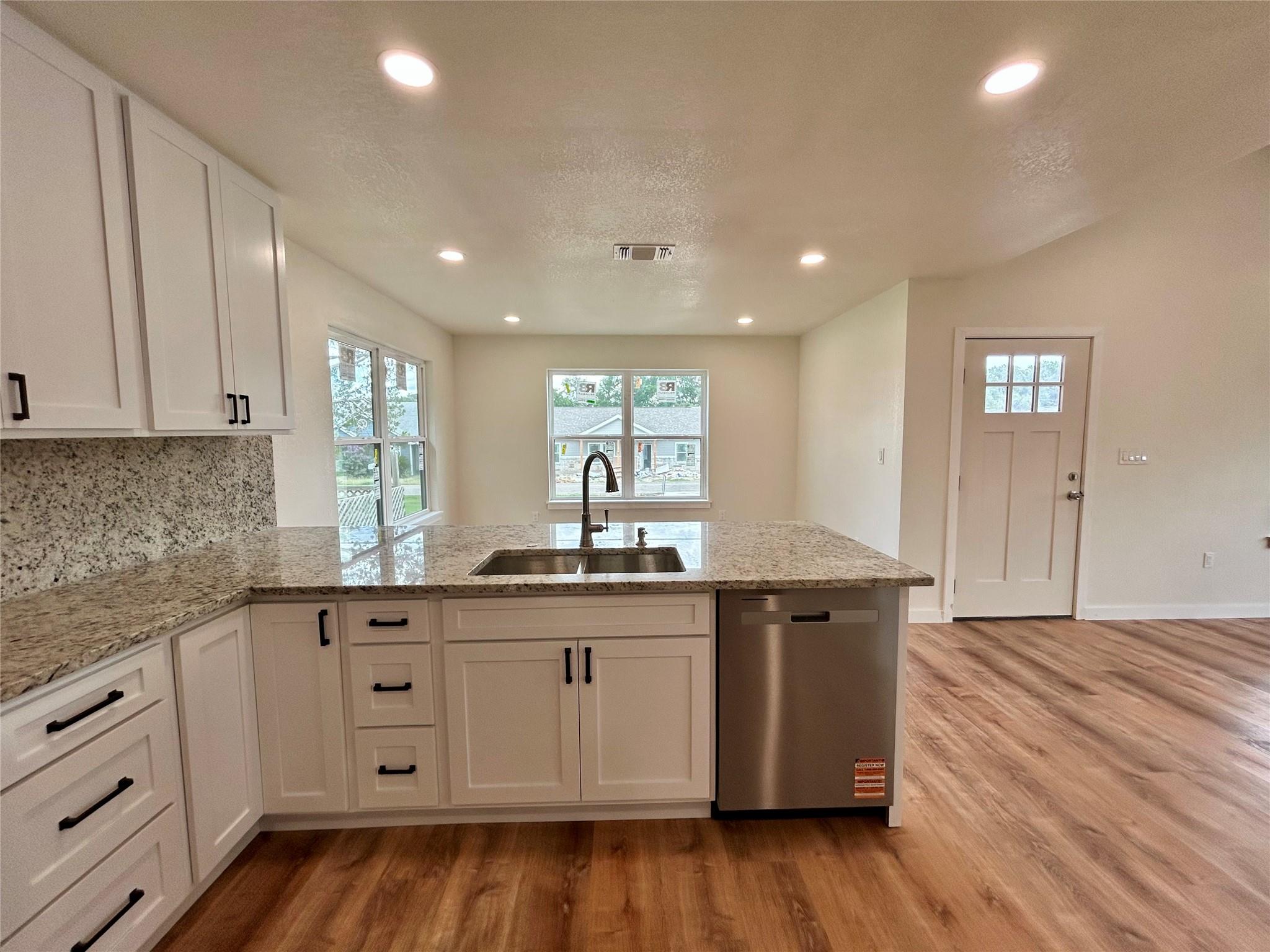 Image 14 of 39 For 1127 Greenhill Dr