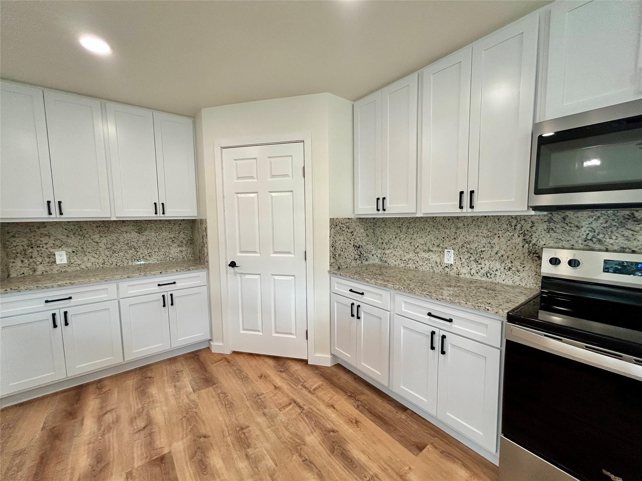 Image 16 of 39 For 1127 Greenhill Dr