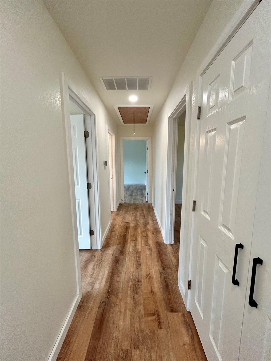 Image 21 of 39 For 1127 Greenhill Dr