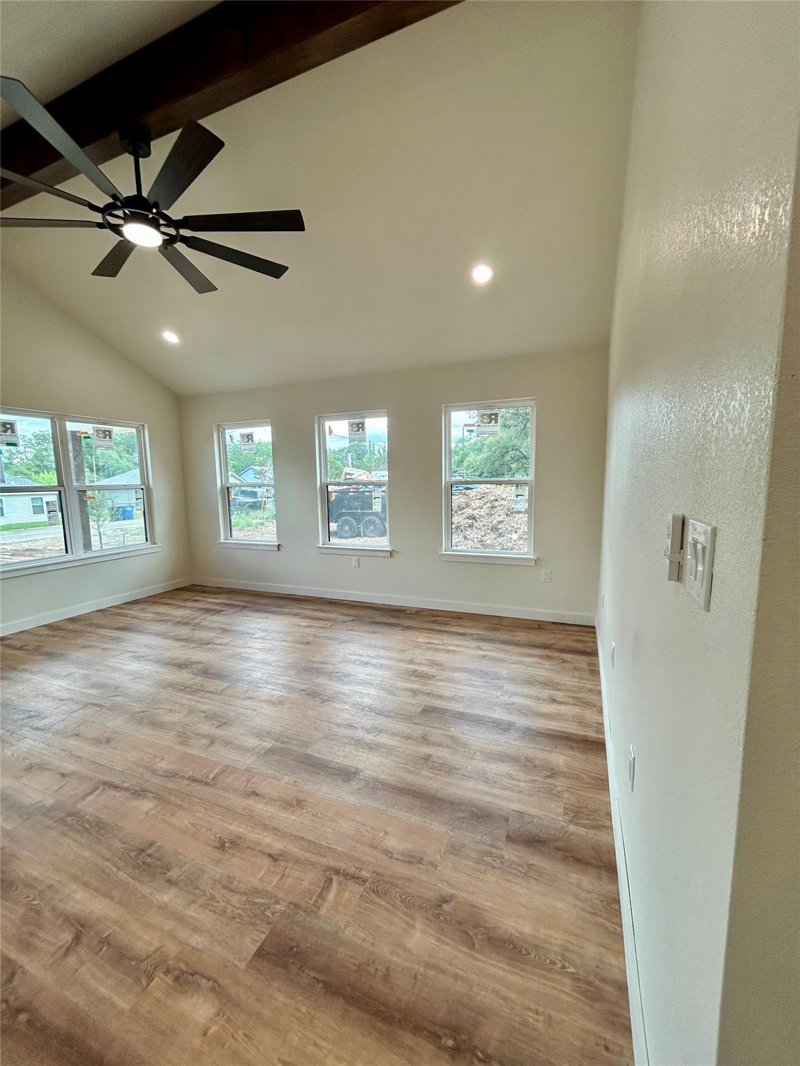 Image 4 of 39 For 1127 Greenhill Dr
