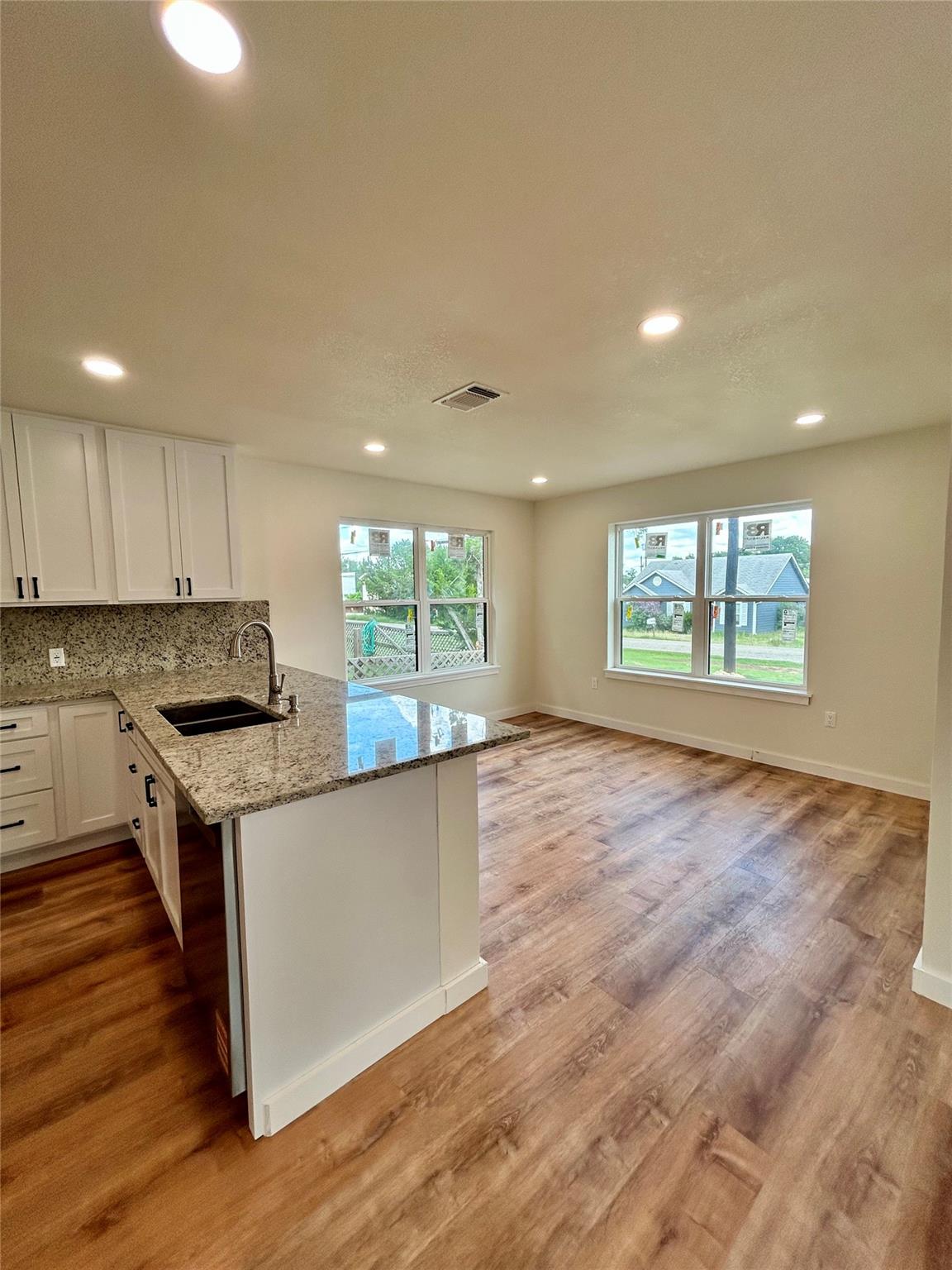 Image 7 of 39 For 1127 Greenhill Dr