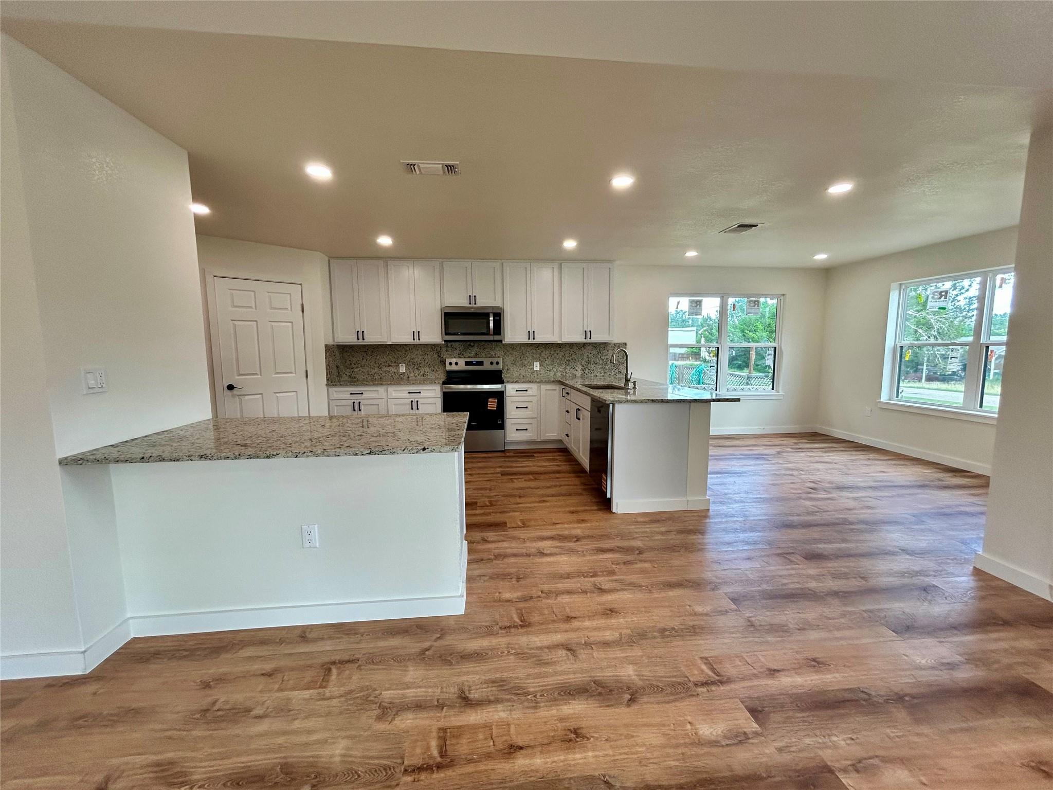 Image 8 of 39 For 1127 Greenhill Dr