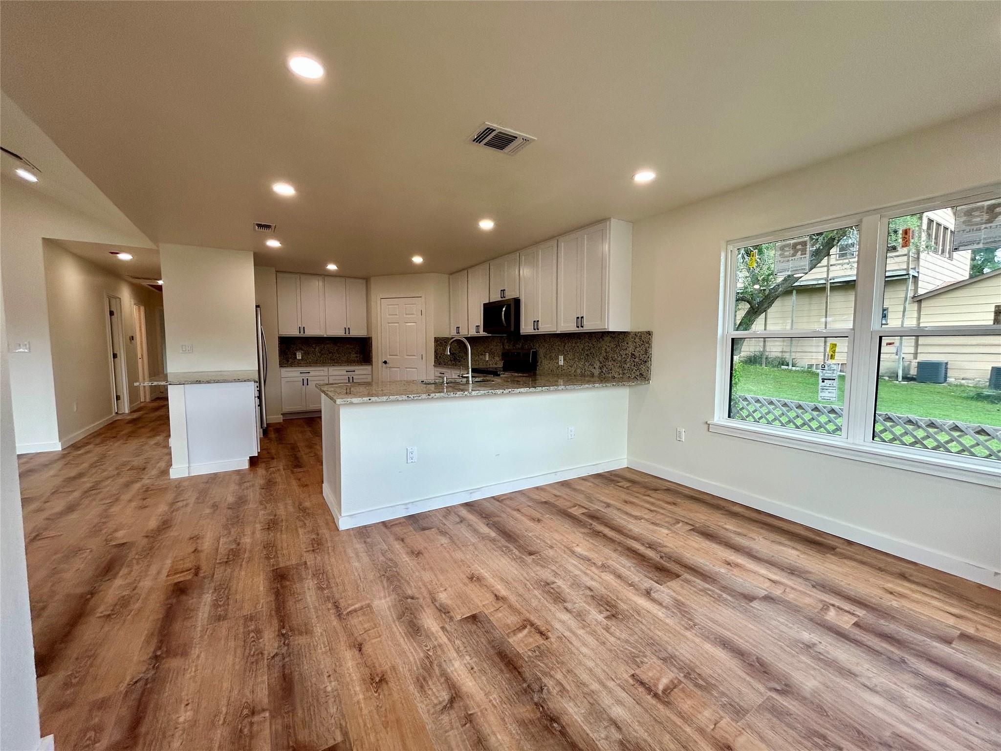Image 9 of 39 For 1127 Greenhill Dr