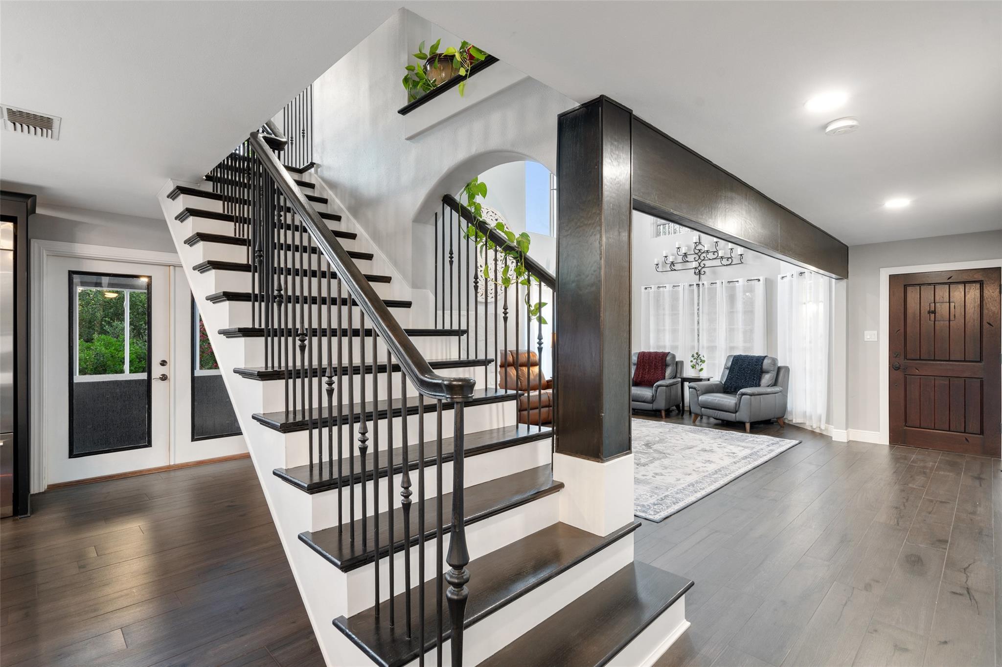 Image 18 of 40 For 388 Survista Ln