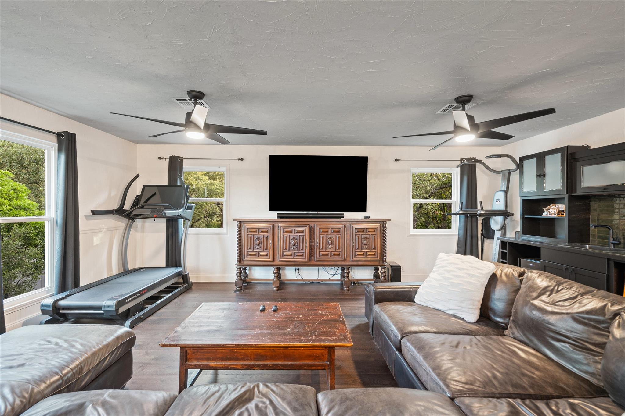 Image 22 of 40 For 388 Survista Ln