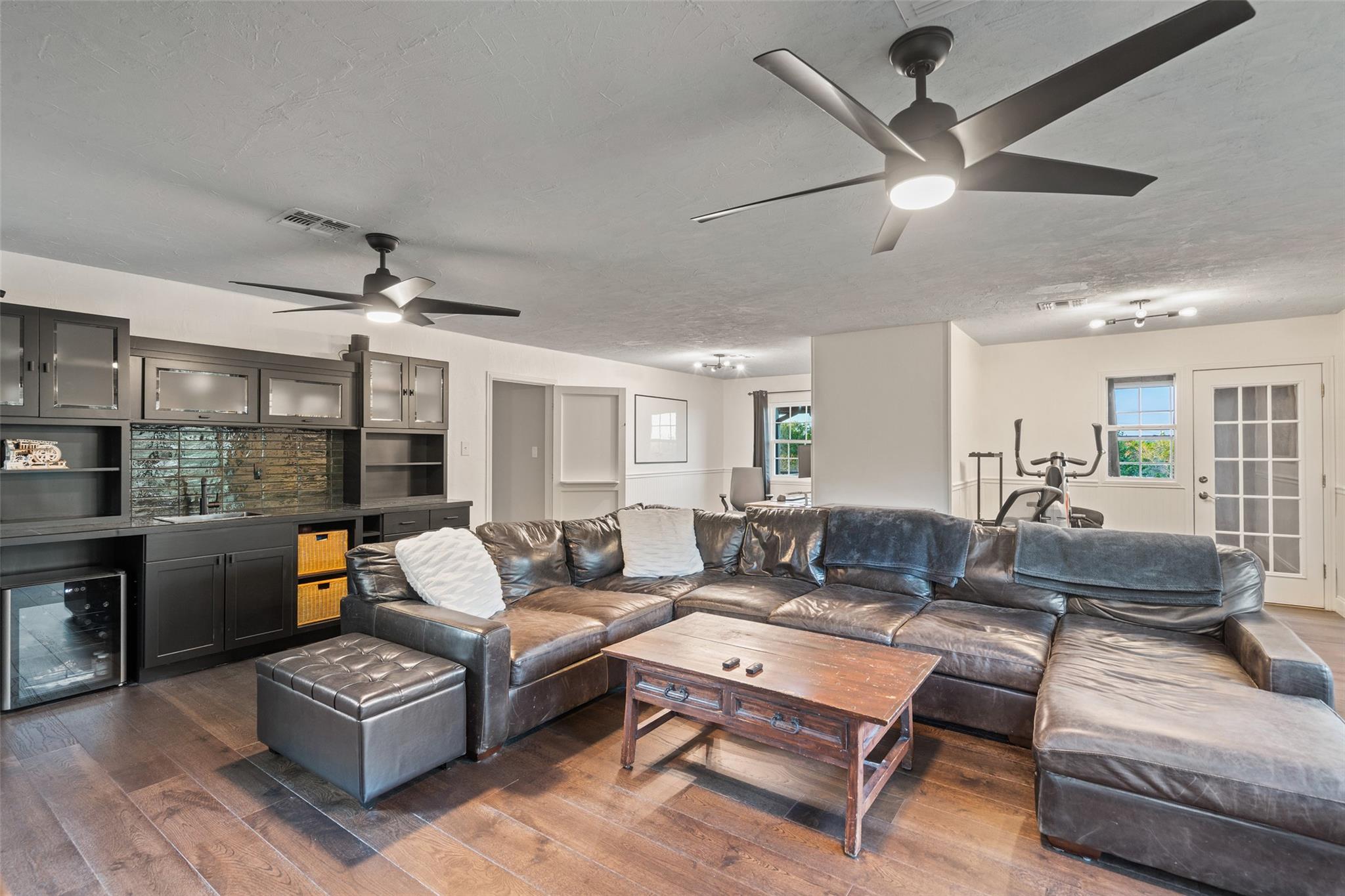 Image 23 of 40 For 388 Survista Ln