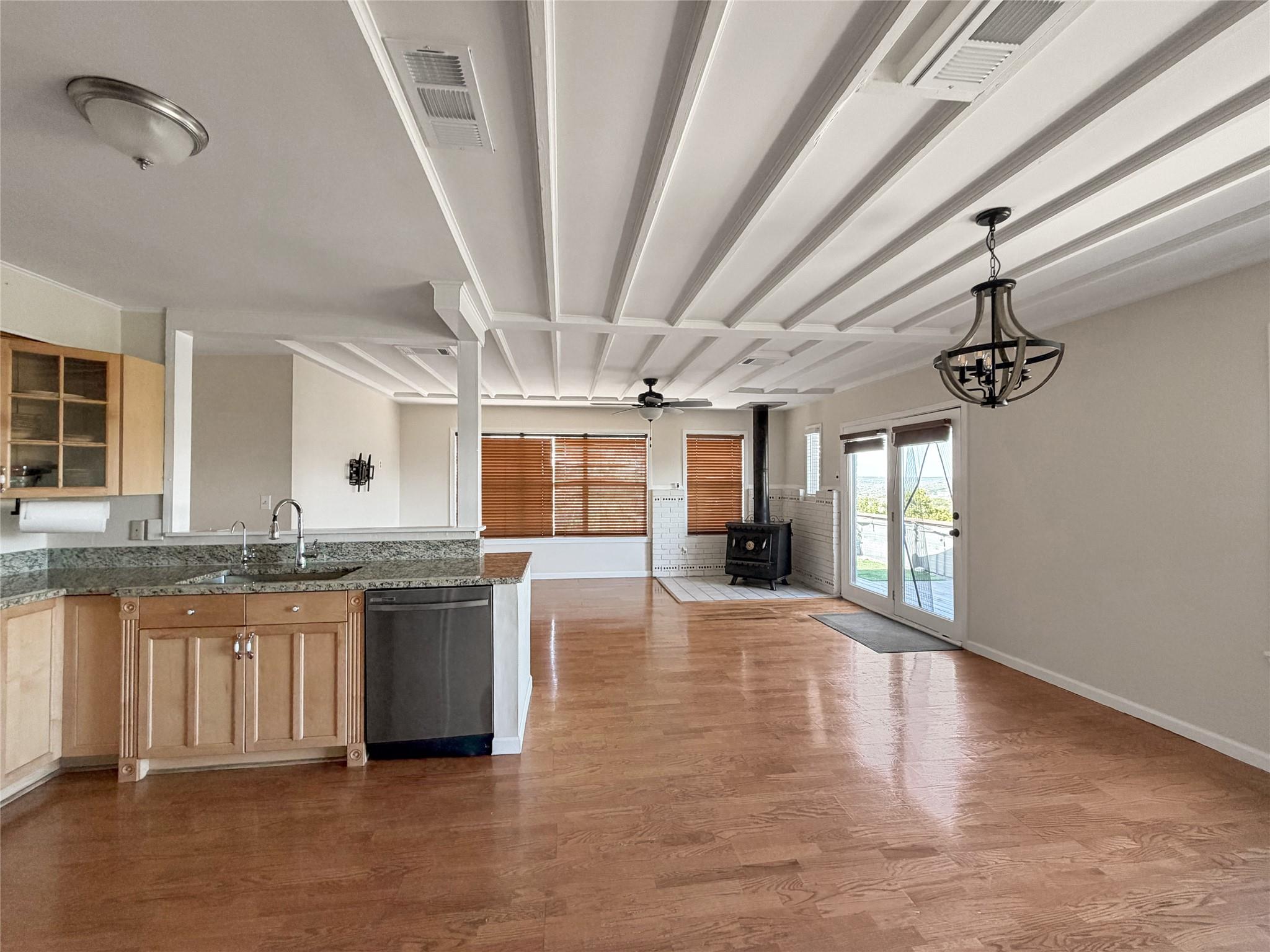 Image 11 of 40 For 231 Vip Dr 