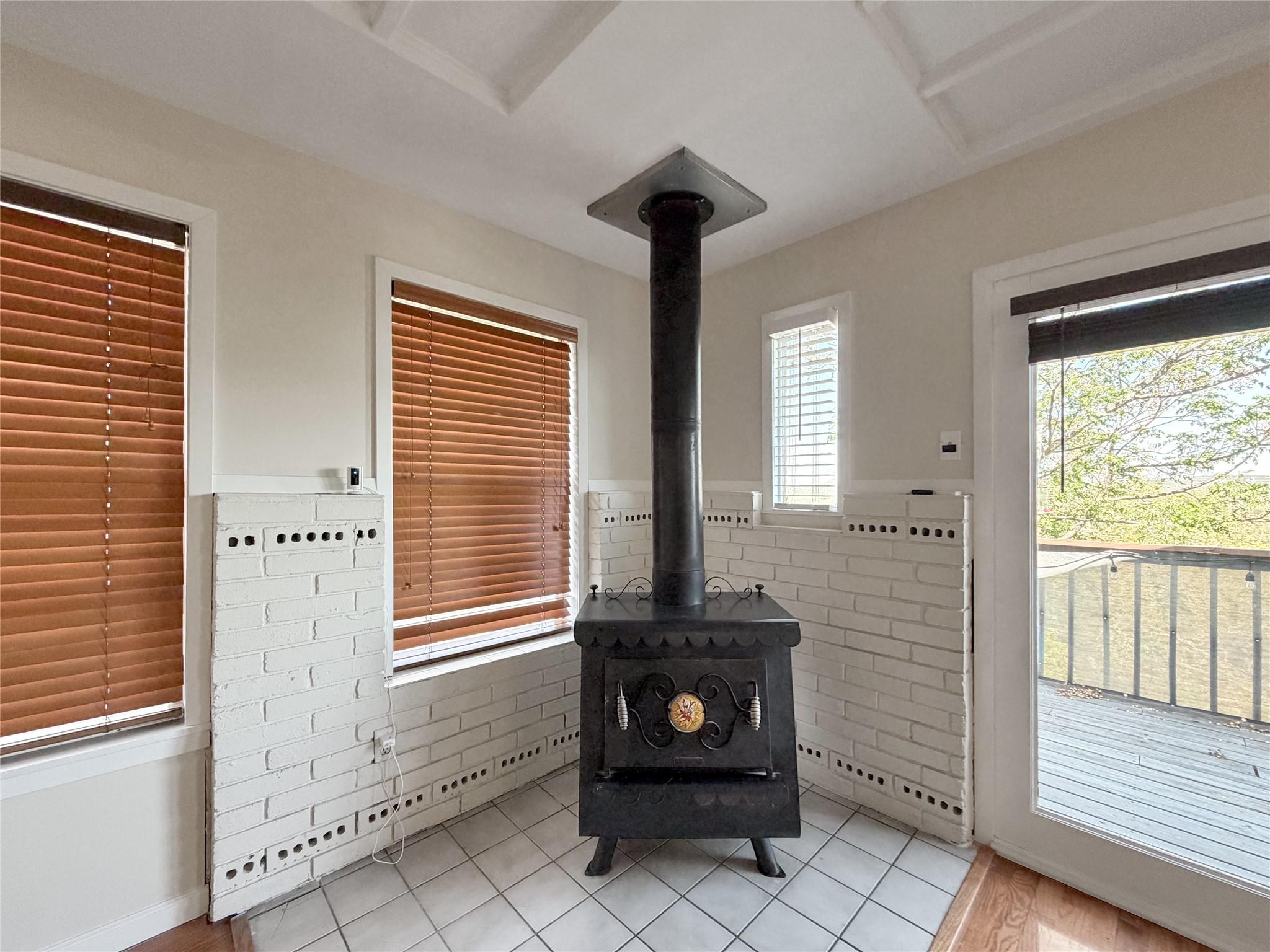 Image 13 of 40 For 231 Vip Dr 