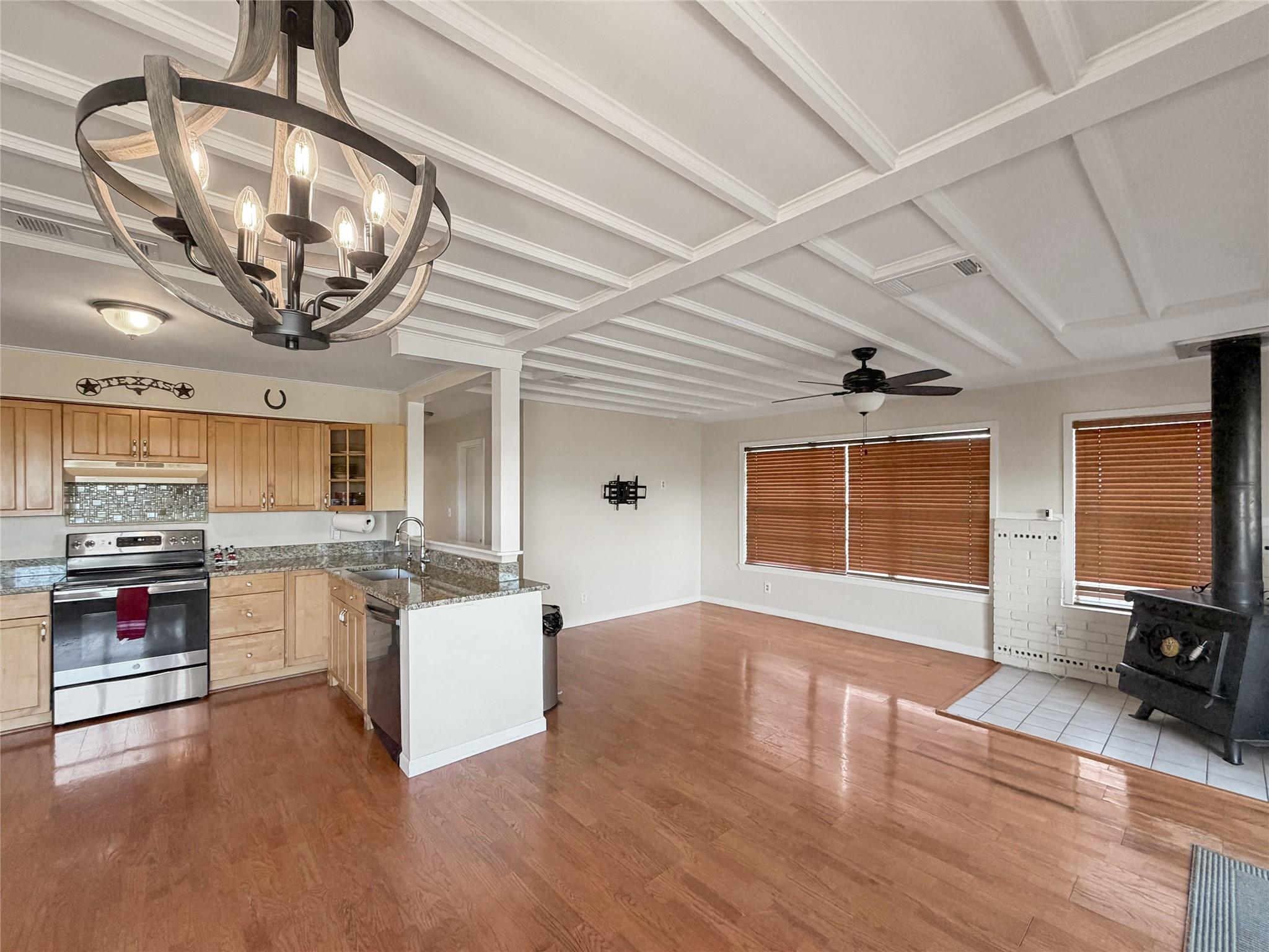 Image 14 of 40 For 231 Vip Dr 