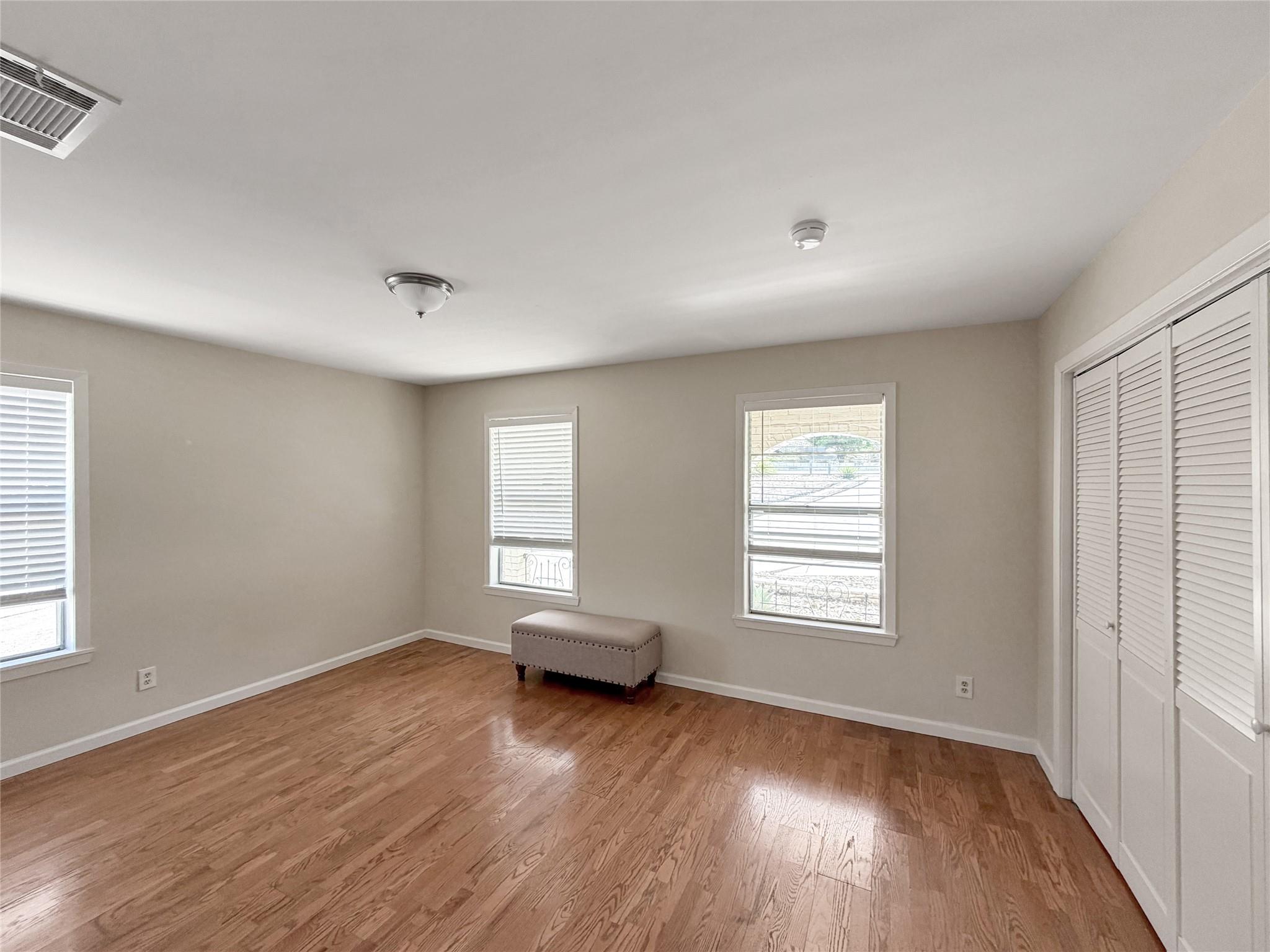 Image 17 of 40 For 231 Vip Dr 