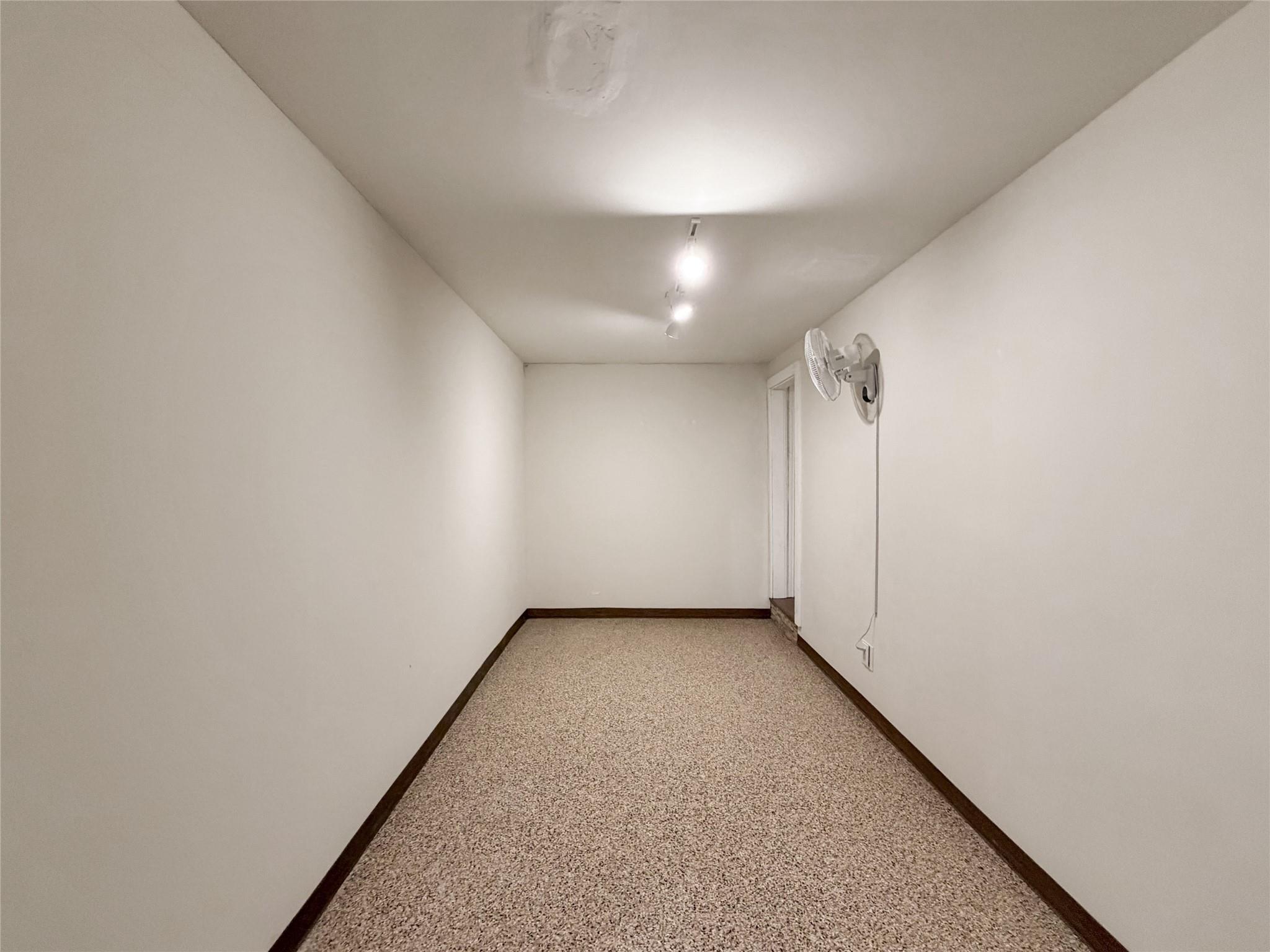 Image 27 of 40 For 231 Vip Dr 