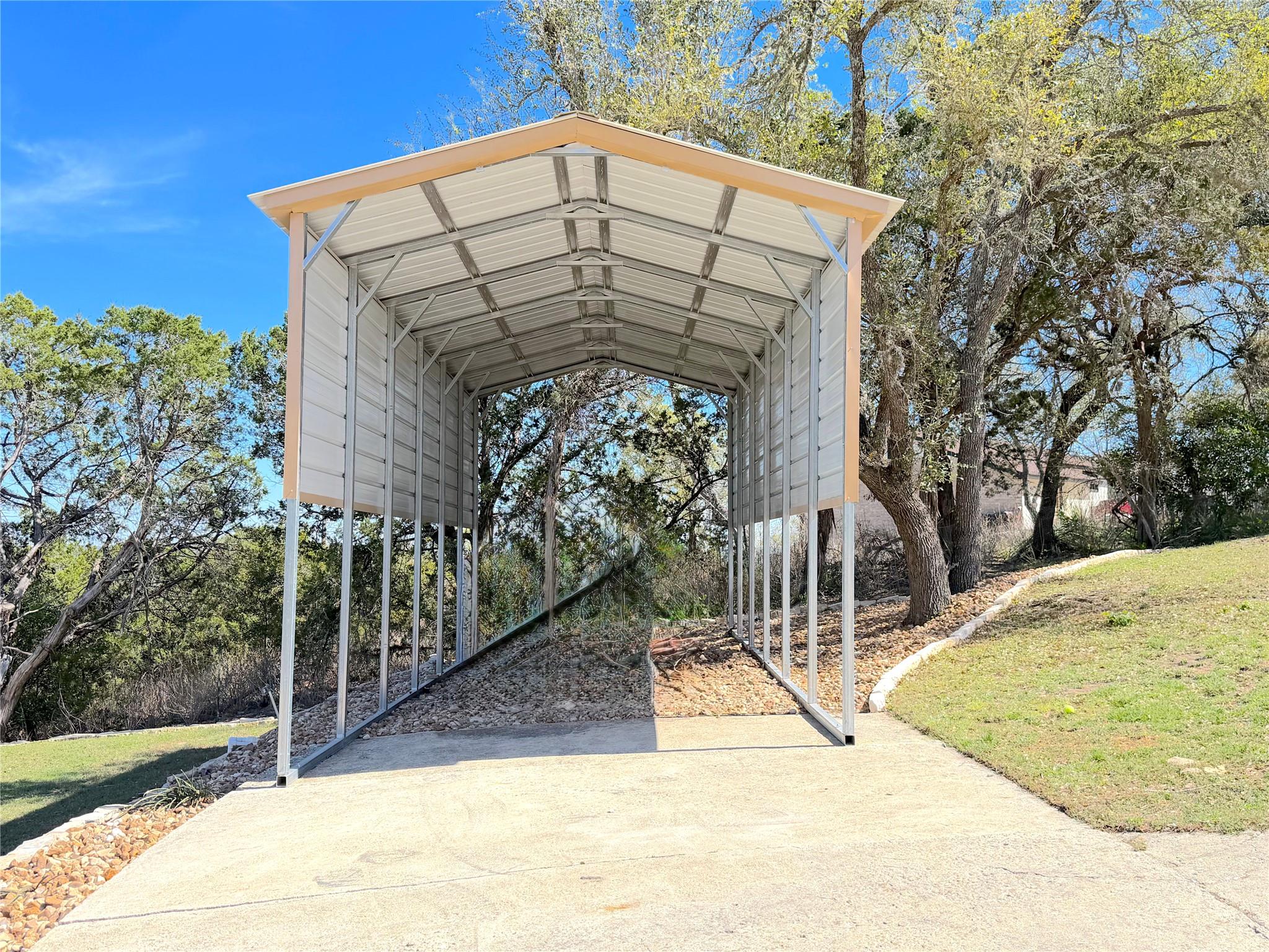 Image 36 of 40 For 231 Vip Dr 