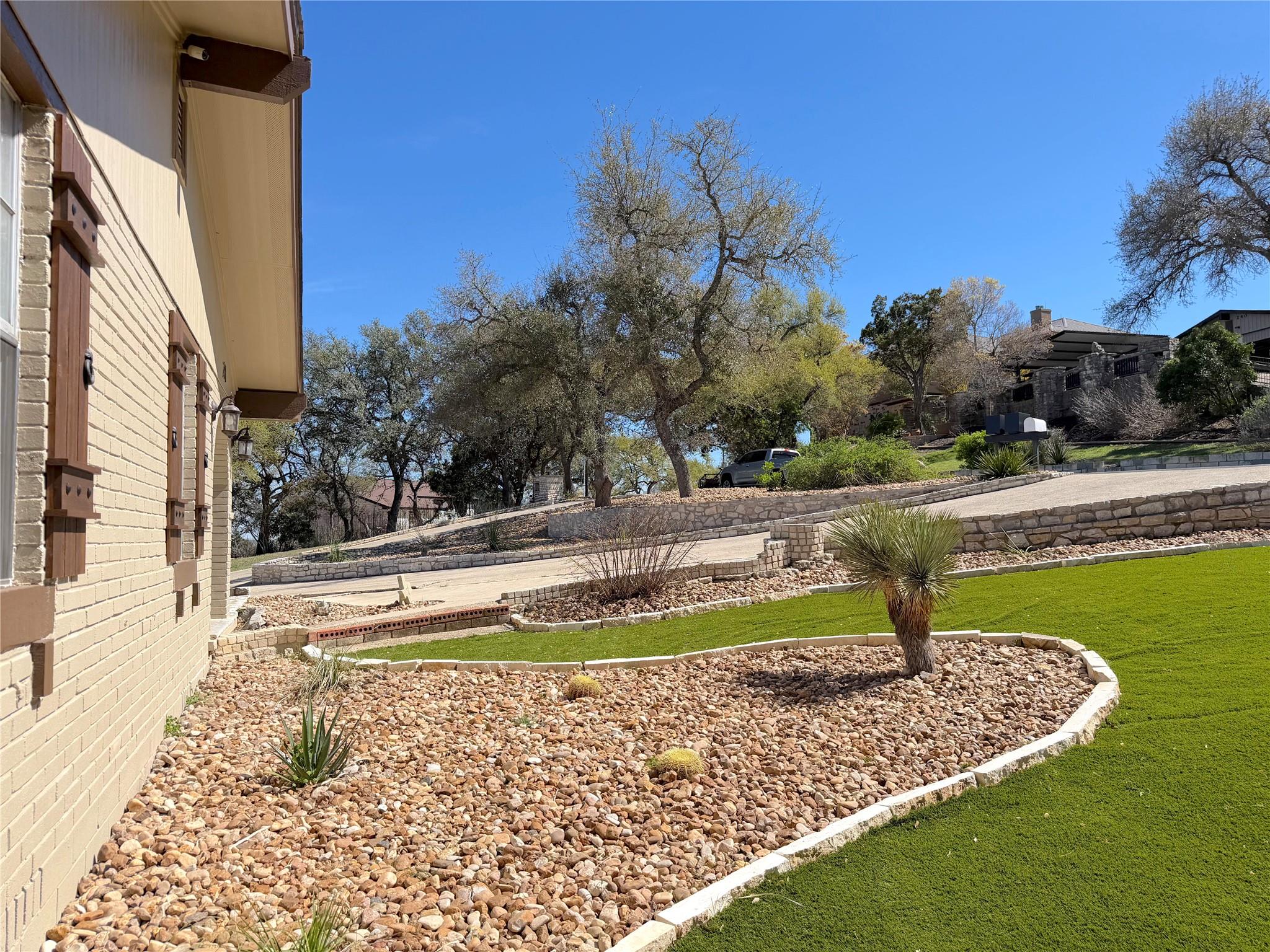 Image 5 of 40 For 231 Vip Dr 